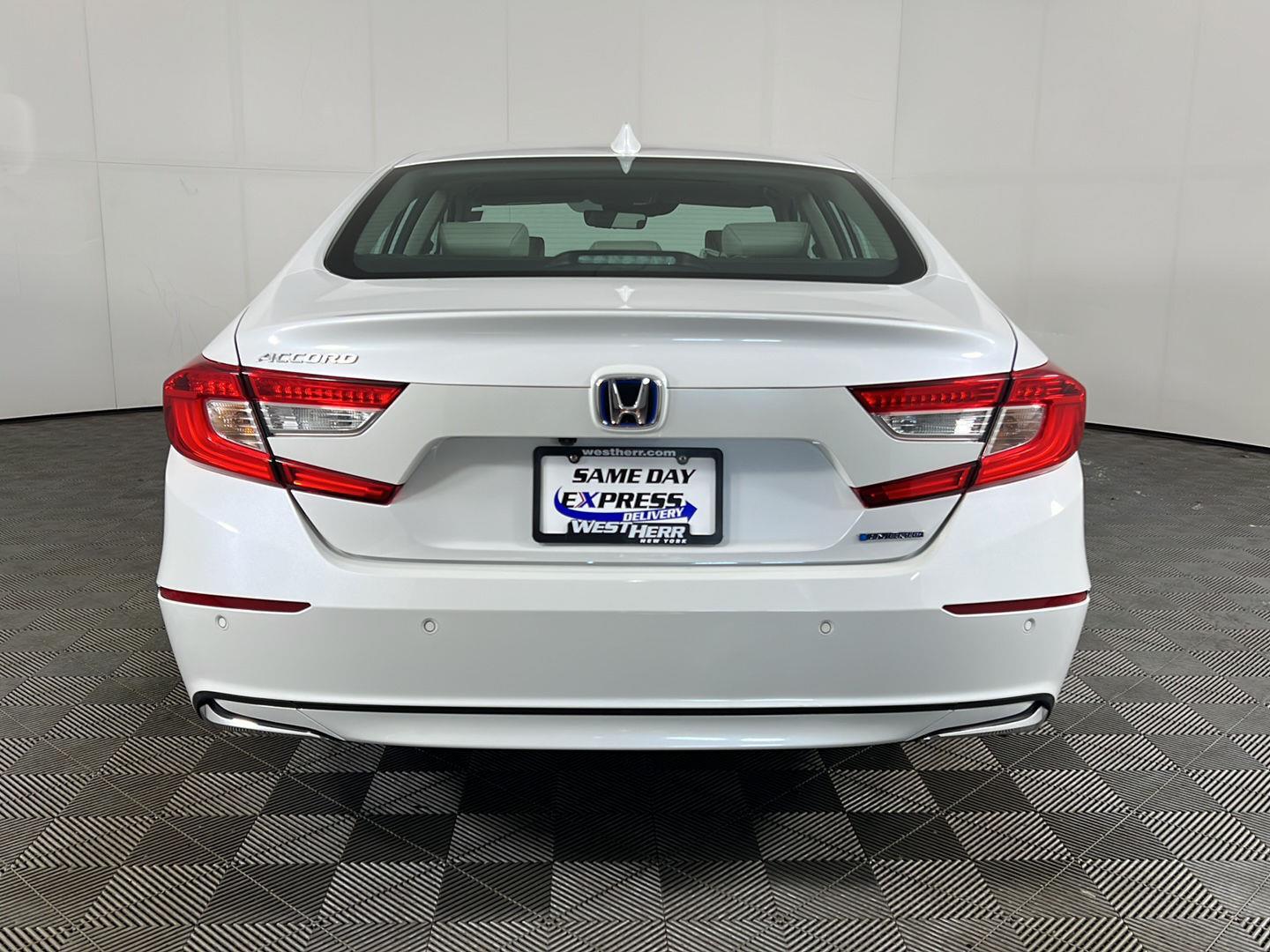 View vehicle photo 6