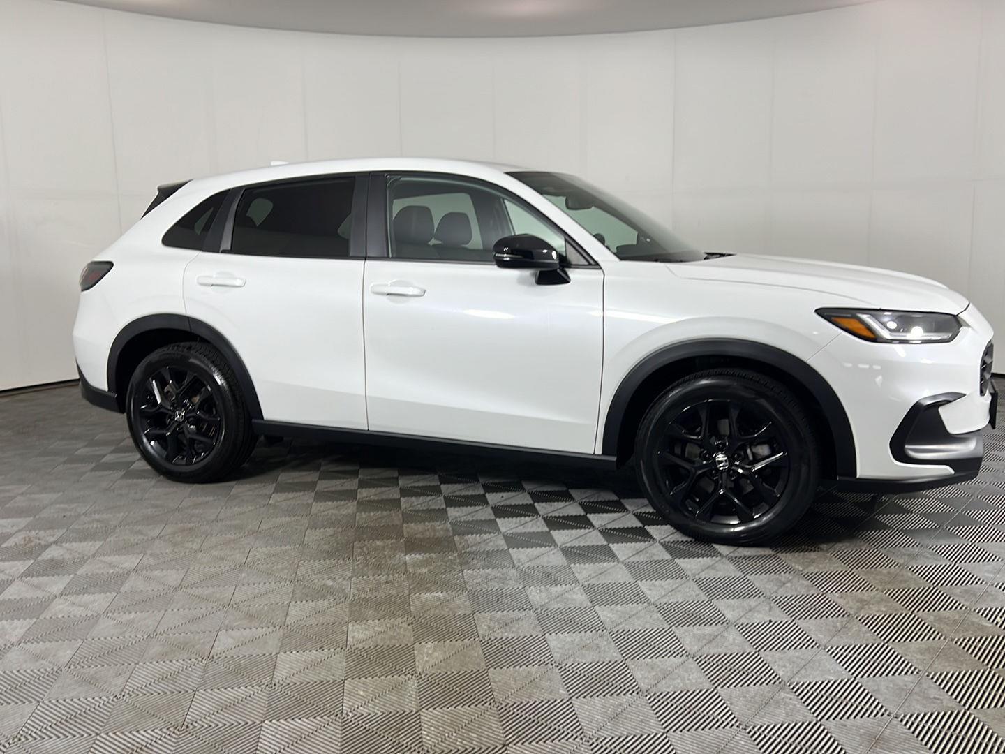 View vehicle photo 3