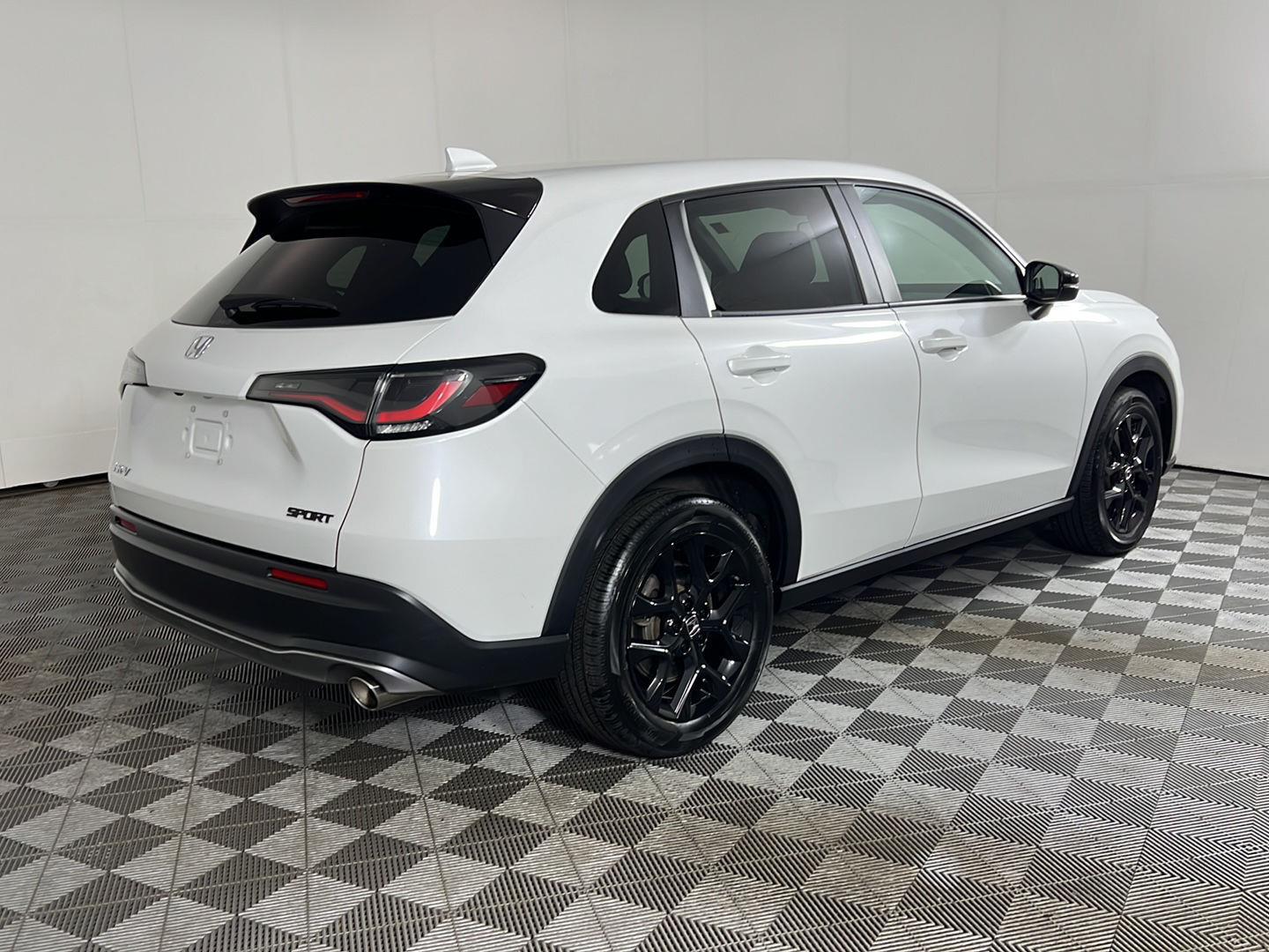 View vehicle photo 5