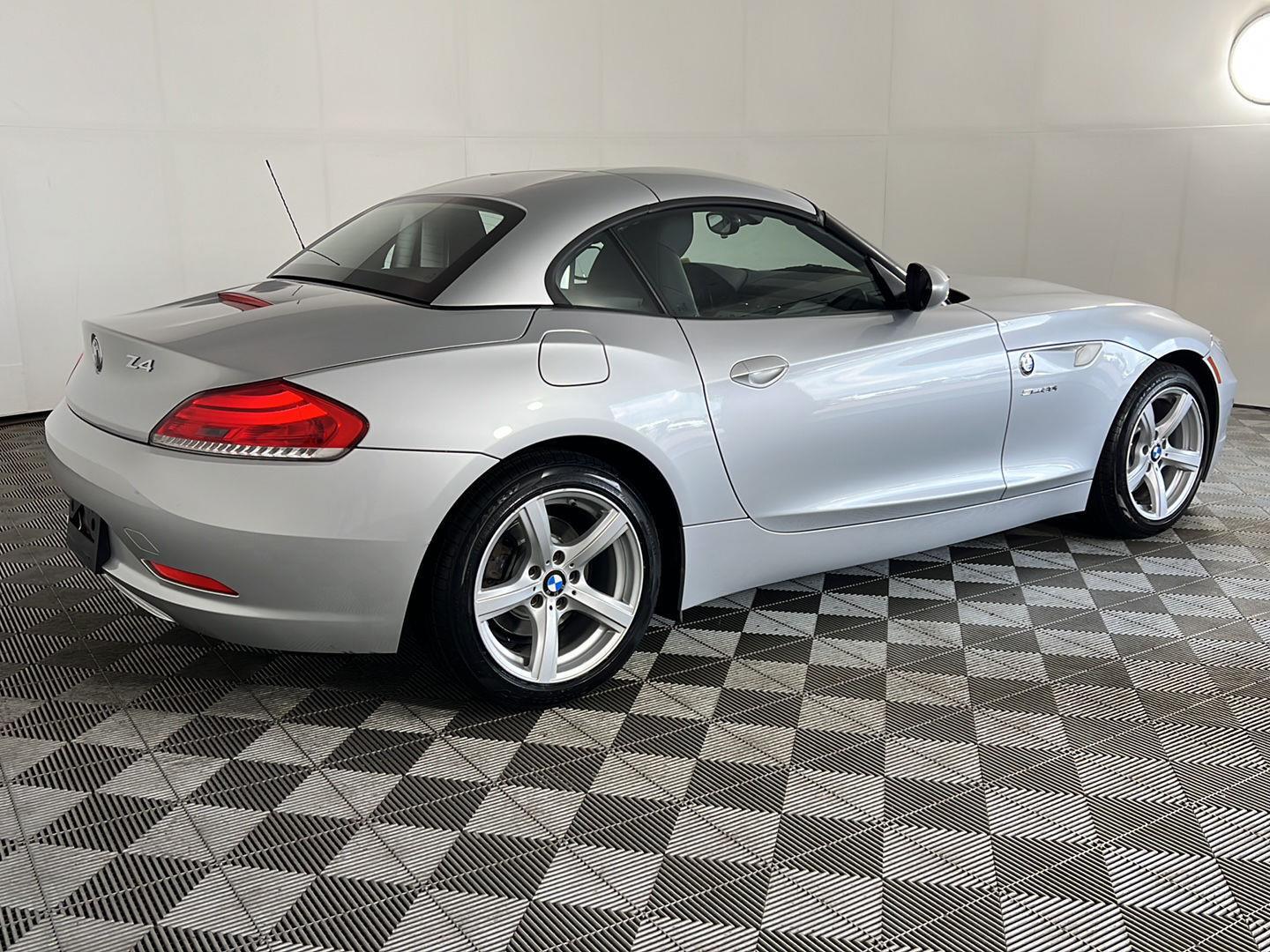 View vehicle photo 5