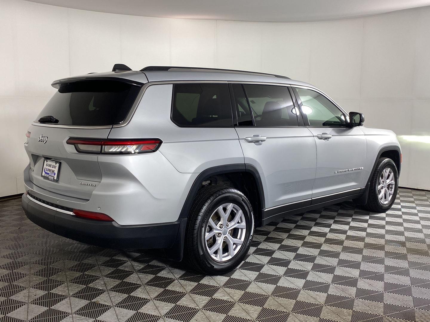 View vehicle photo 5