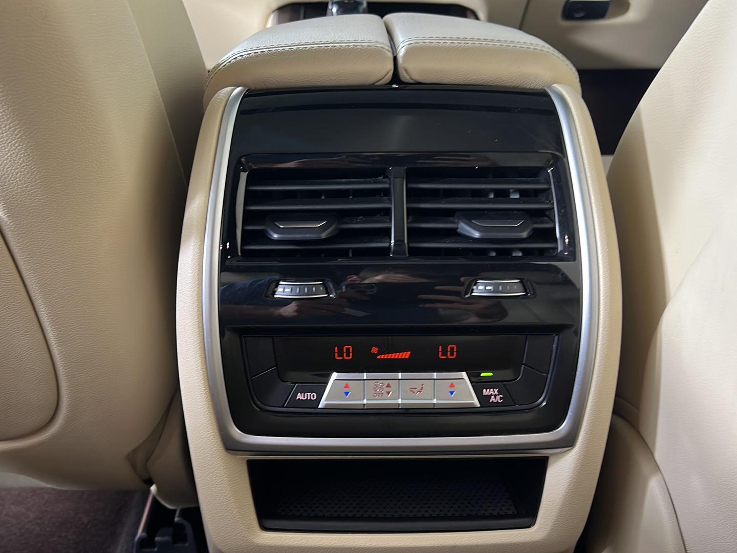 Used 2021  BMW xDrive40i image 24