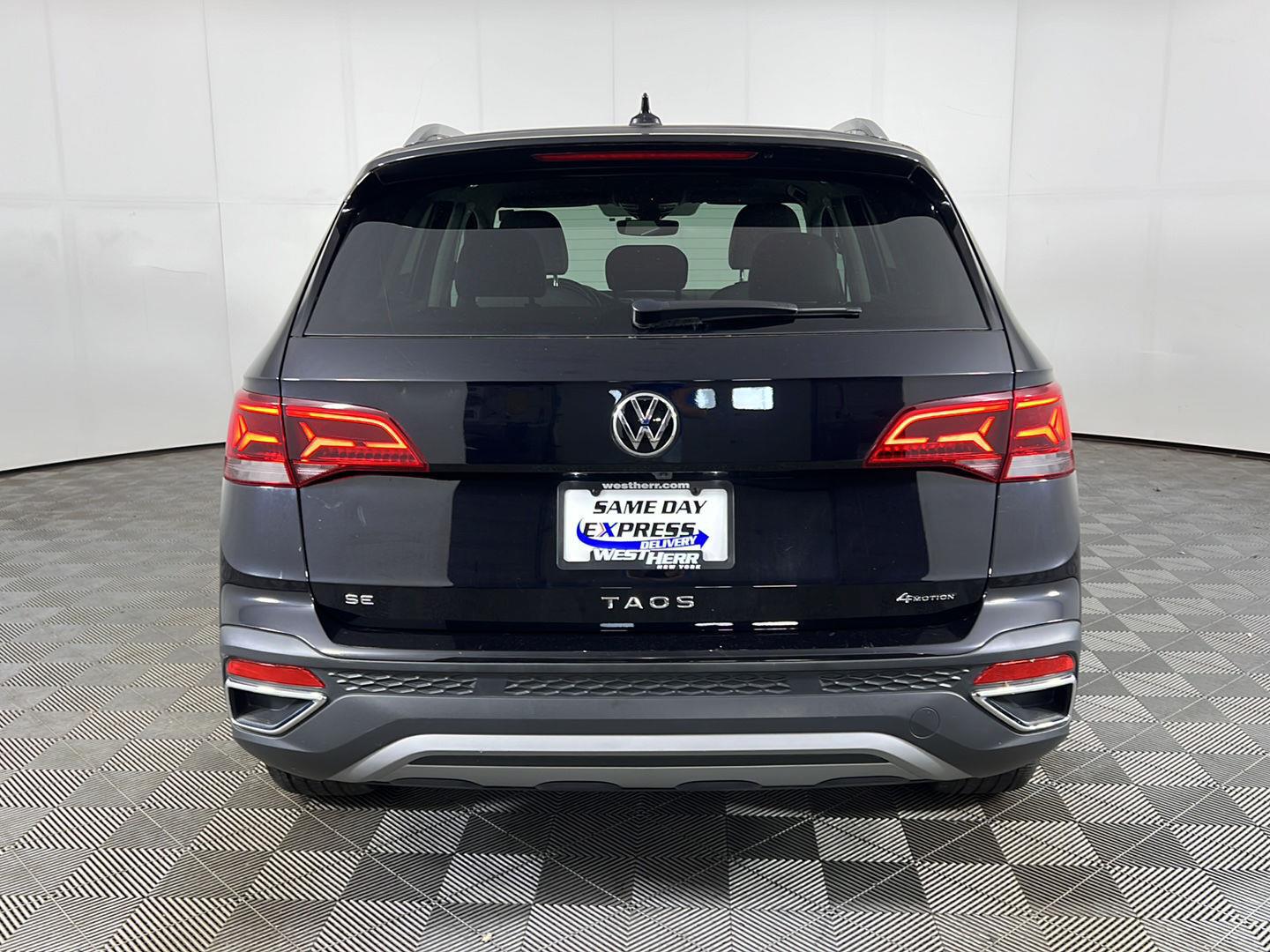 Used 2023 Deep Black Pearl Volkswagen SE image 6