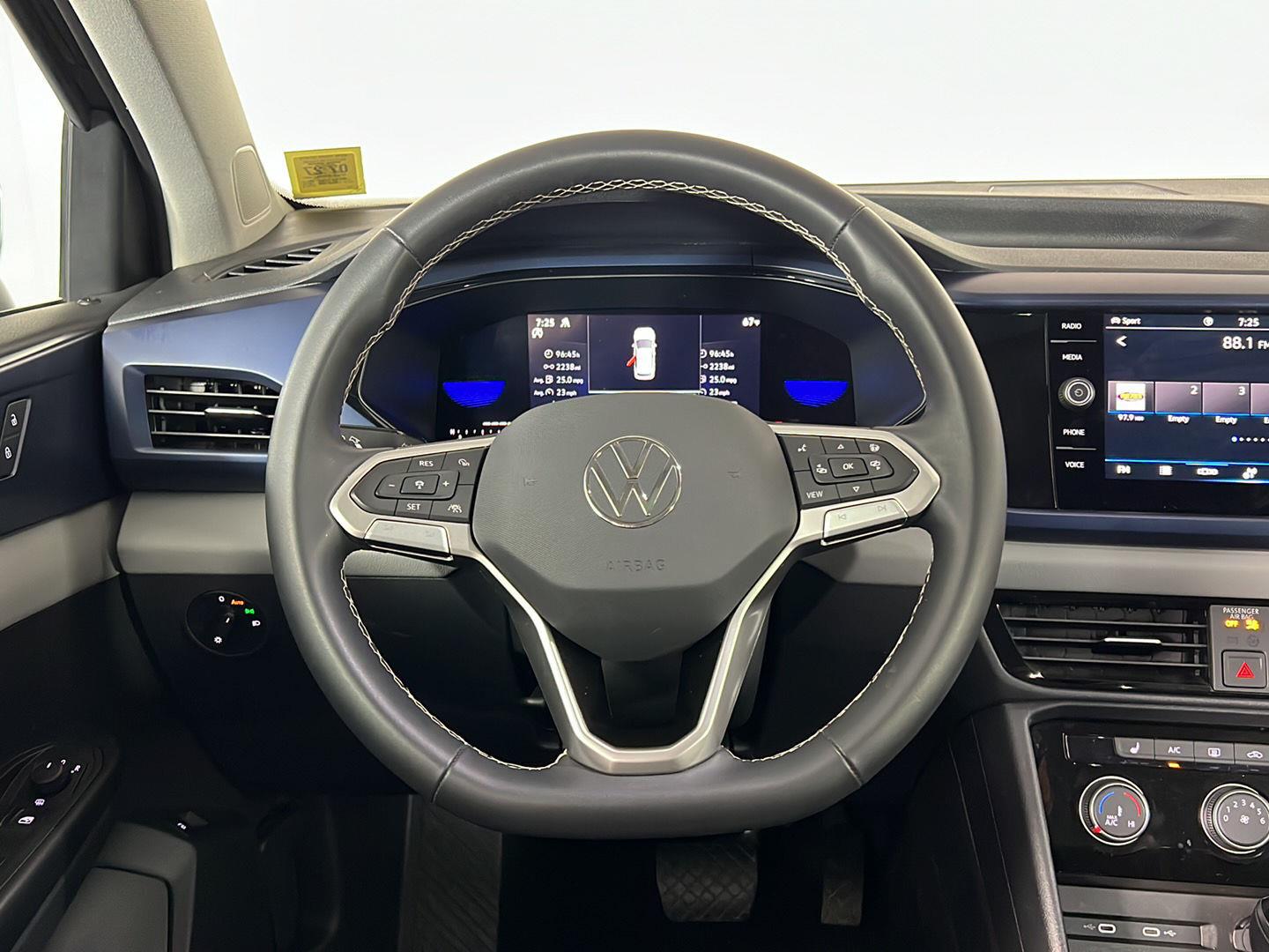 Used 2023 Deep Black Pearl Volkswagen SE image 17