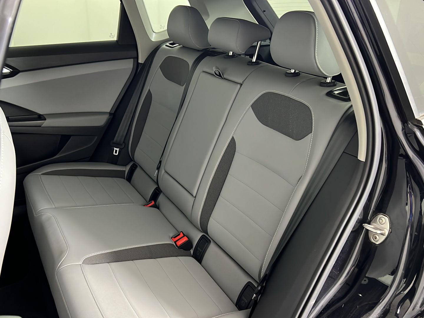 Used 2023 Deep Black Pearl Volkswagen SE image 4