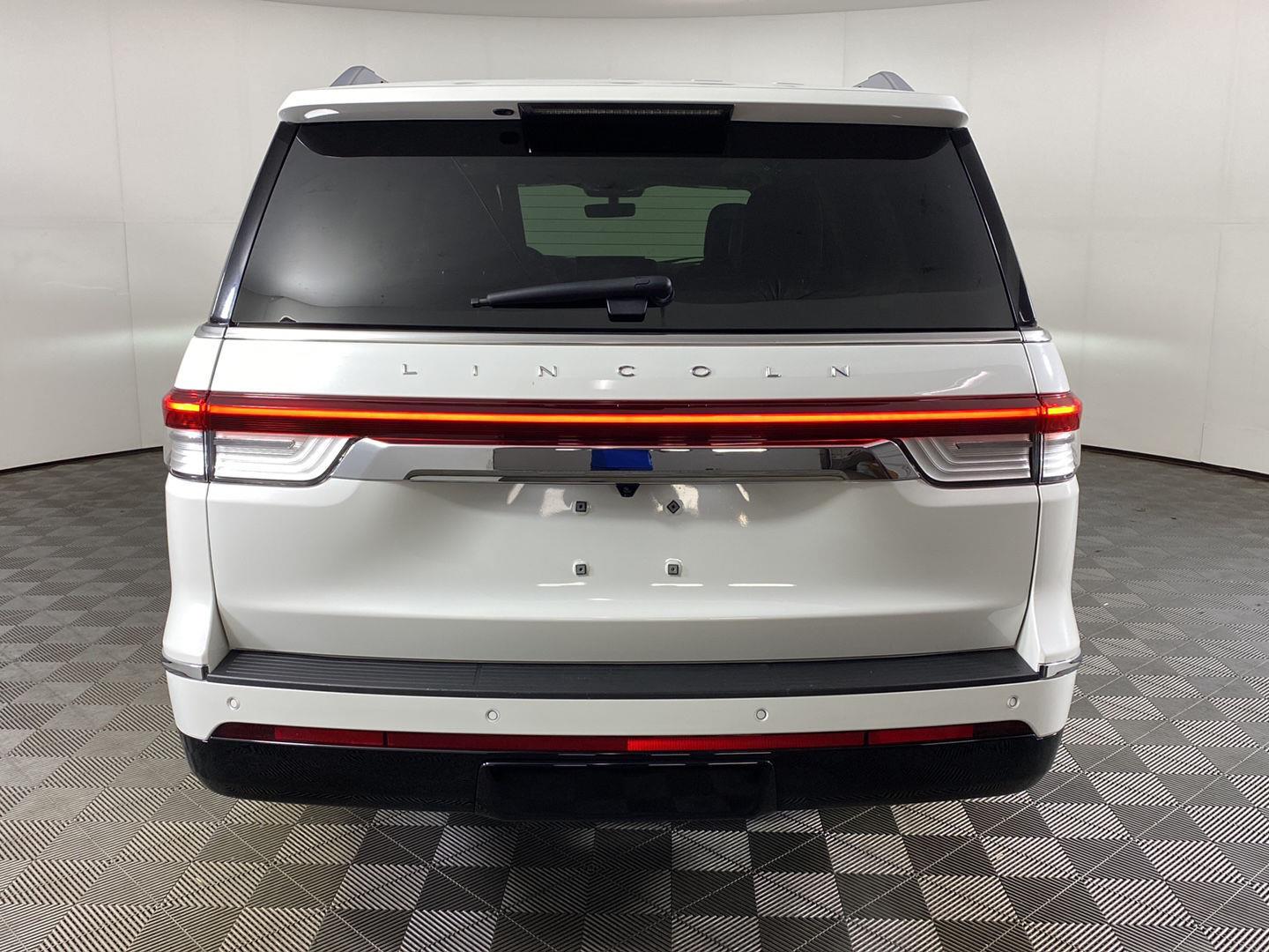Used 2022 Pristine White Lincoln Reserve image 6