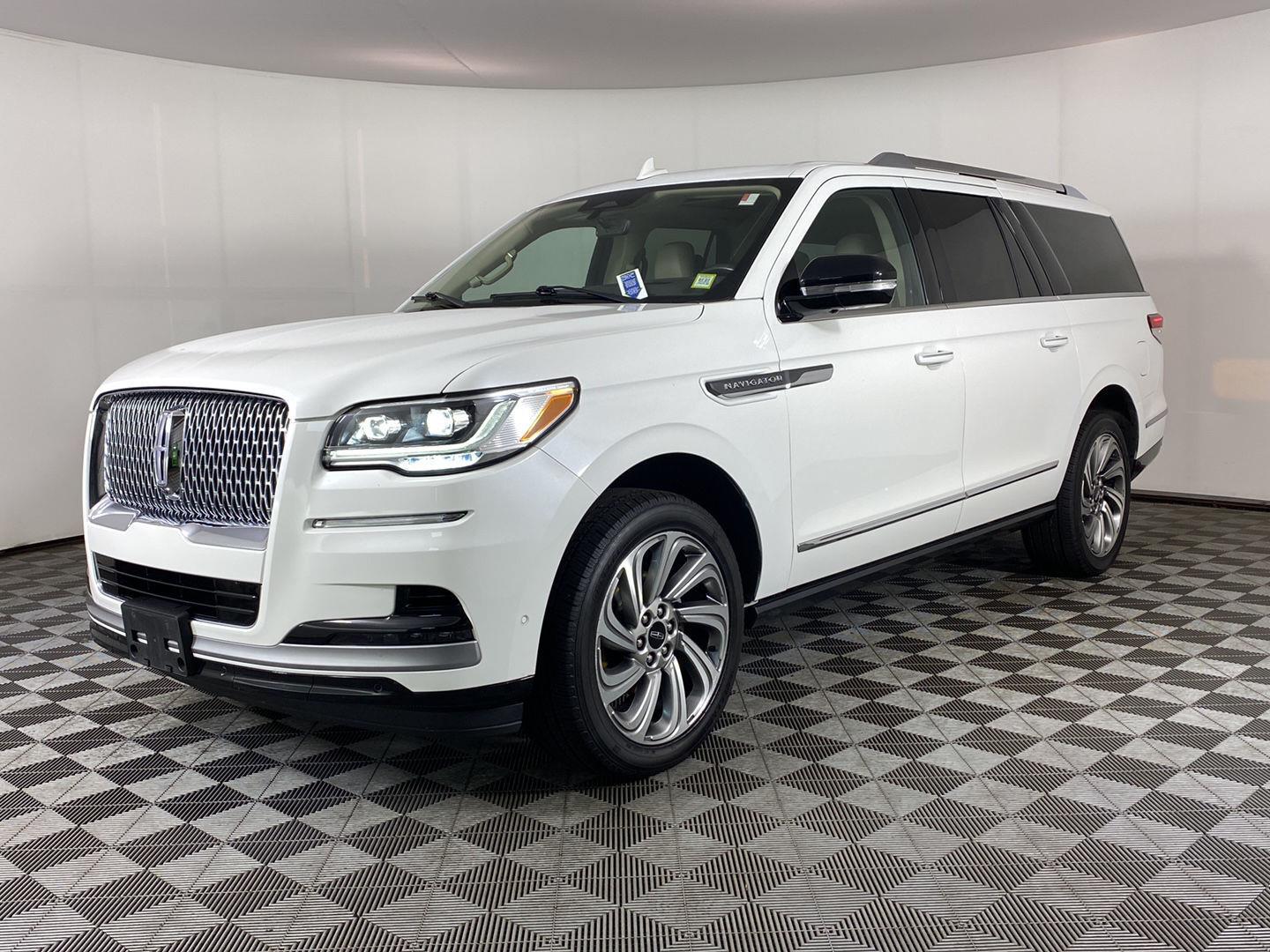 Used 2022 Pristine White Lincoln Reserve image 12