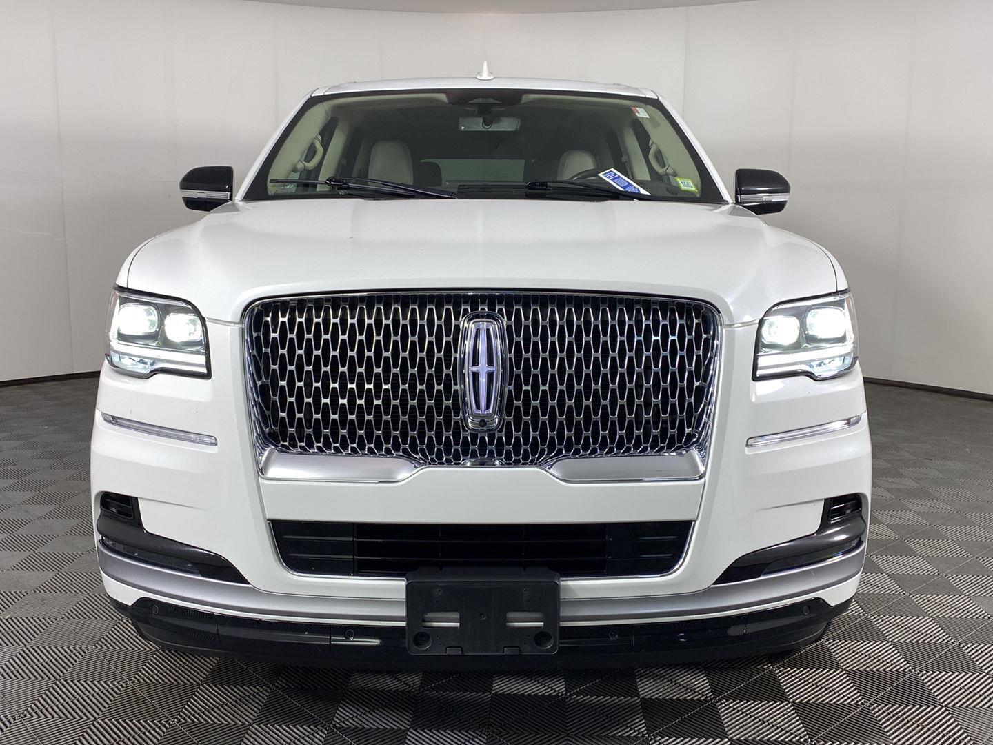 Used 2022 Pristine White Lincoln Reserve image 13