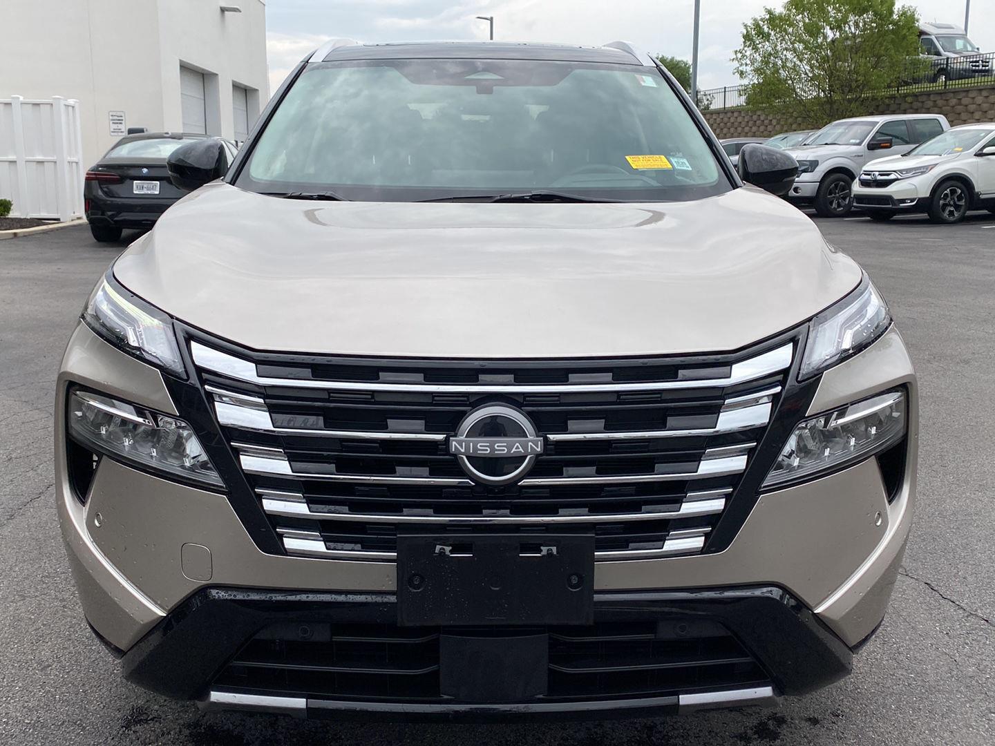 Used 2024 Champagne Silver Metallic/Super Black Nissan Platinum image 5