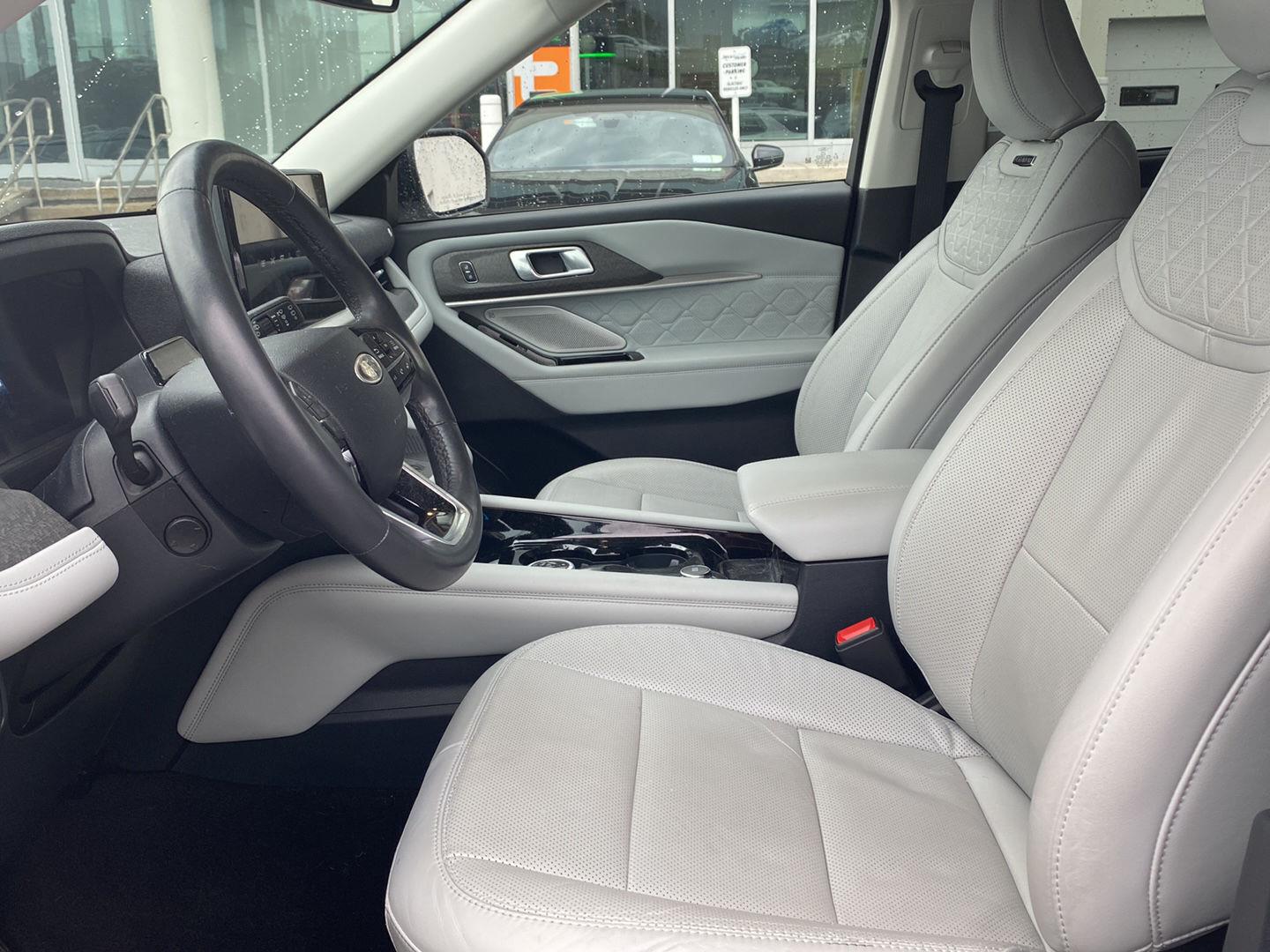 Used 2025 Star White Metallic Tri-Coat Ford Platinum image 6