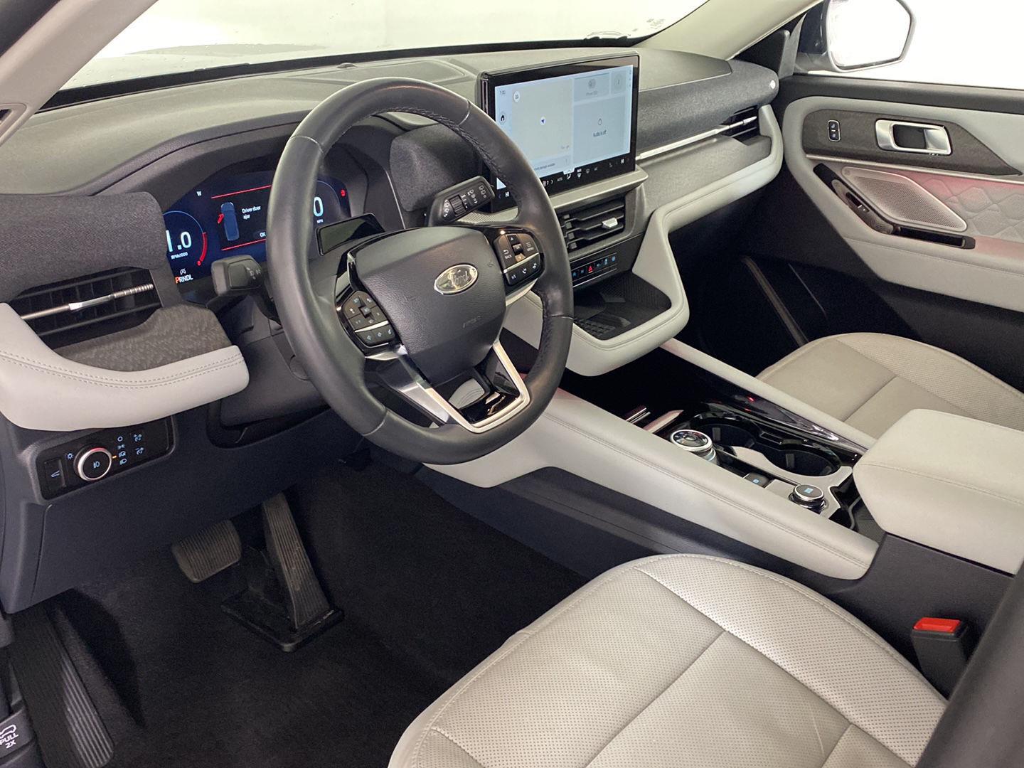 Used 2025 Star White Metallic Tri-Coat Ford Platinum image 2