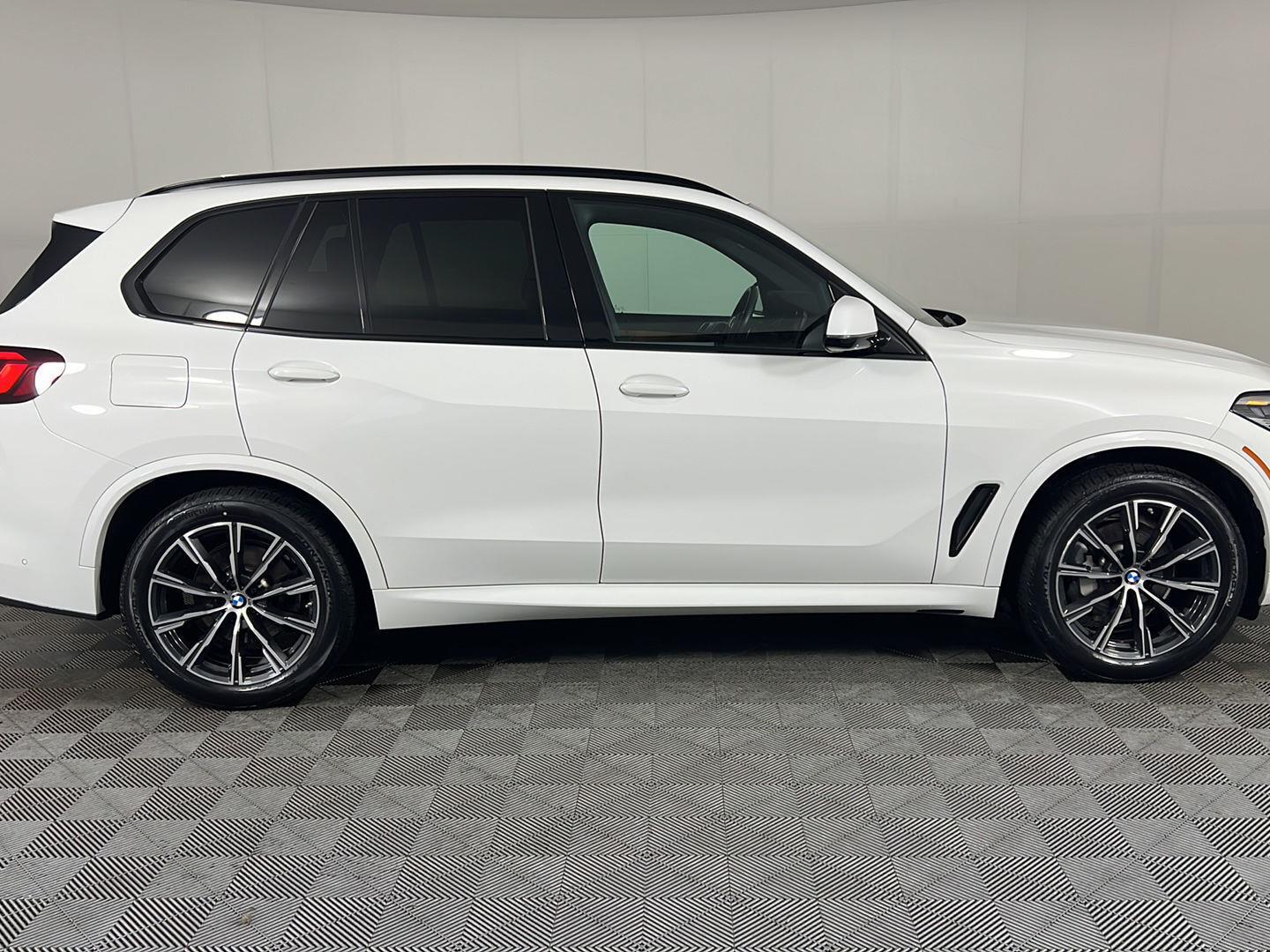 Certified Used 2023 Alpine White BMW xDrive40i image 3