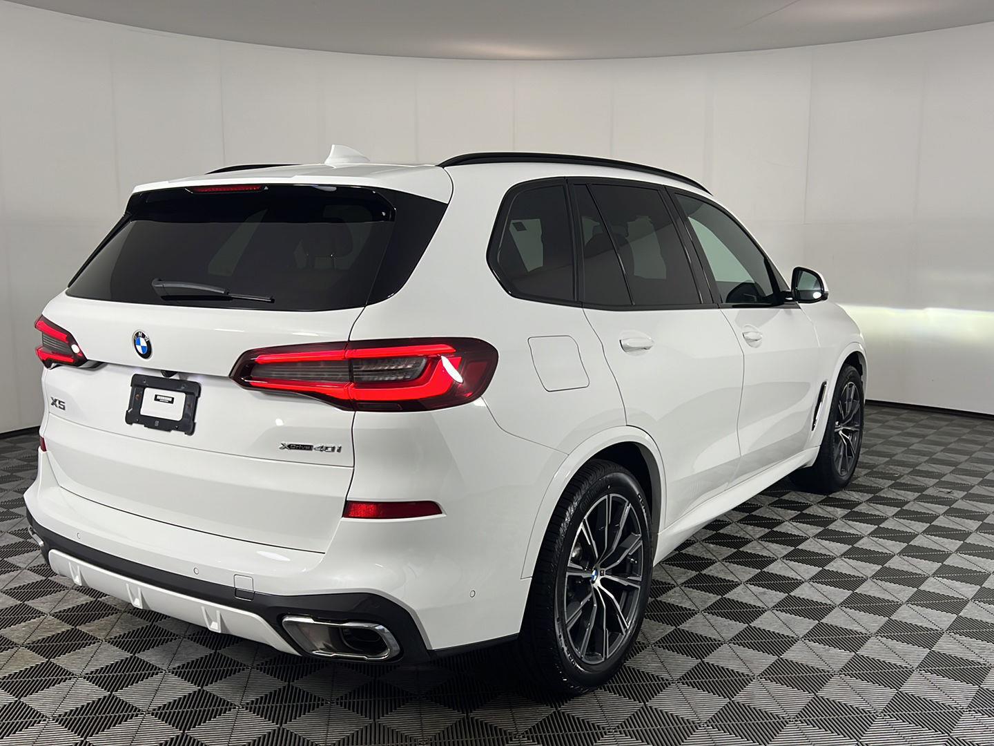 Certified Used 2023 Alpine White BMW xDrive40i image 5