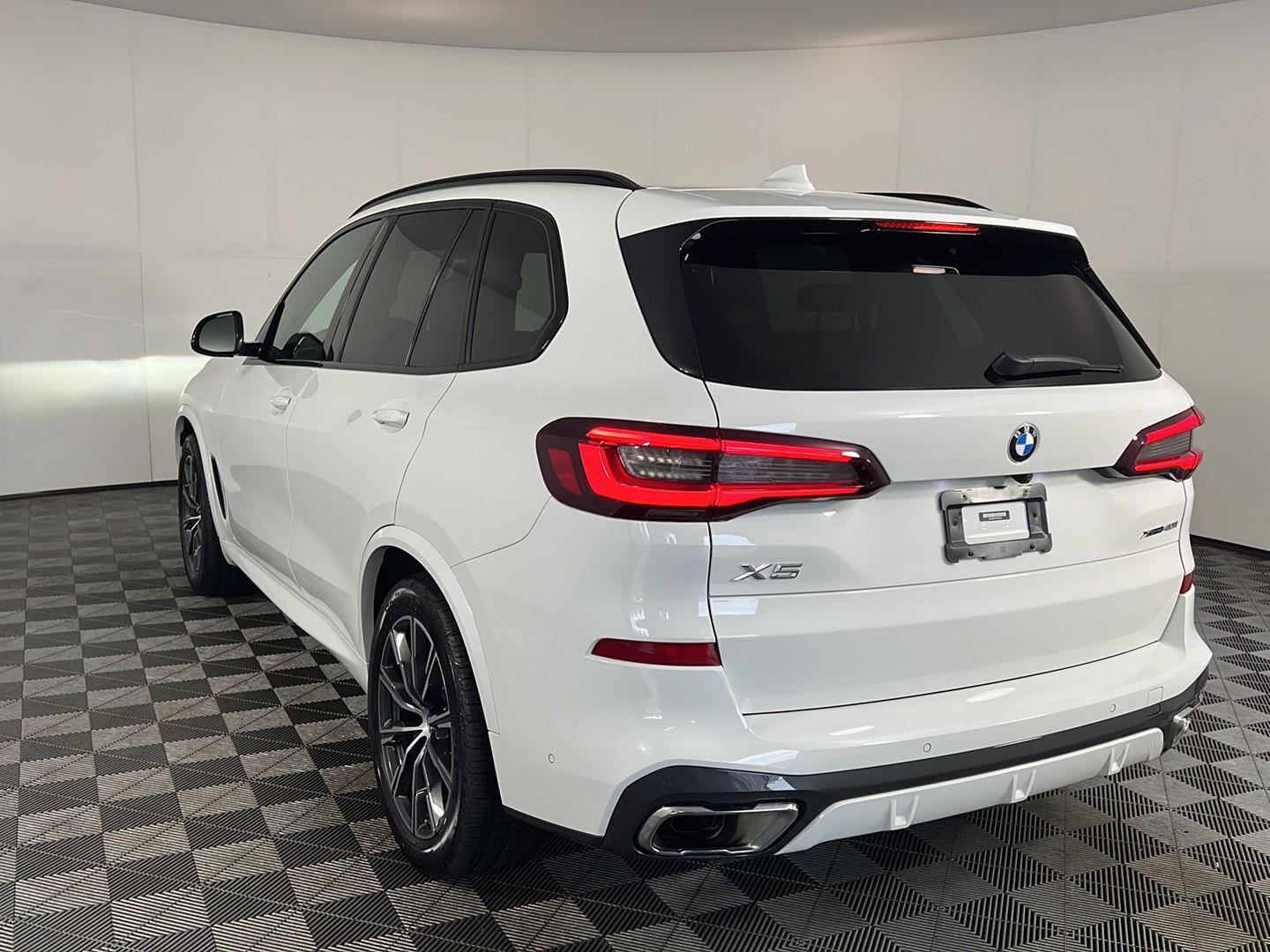 Certified Used 2023 Alpine White BMW xDrive40i image 9