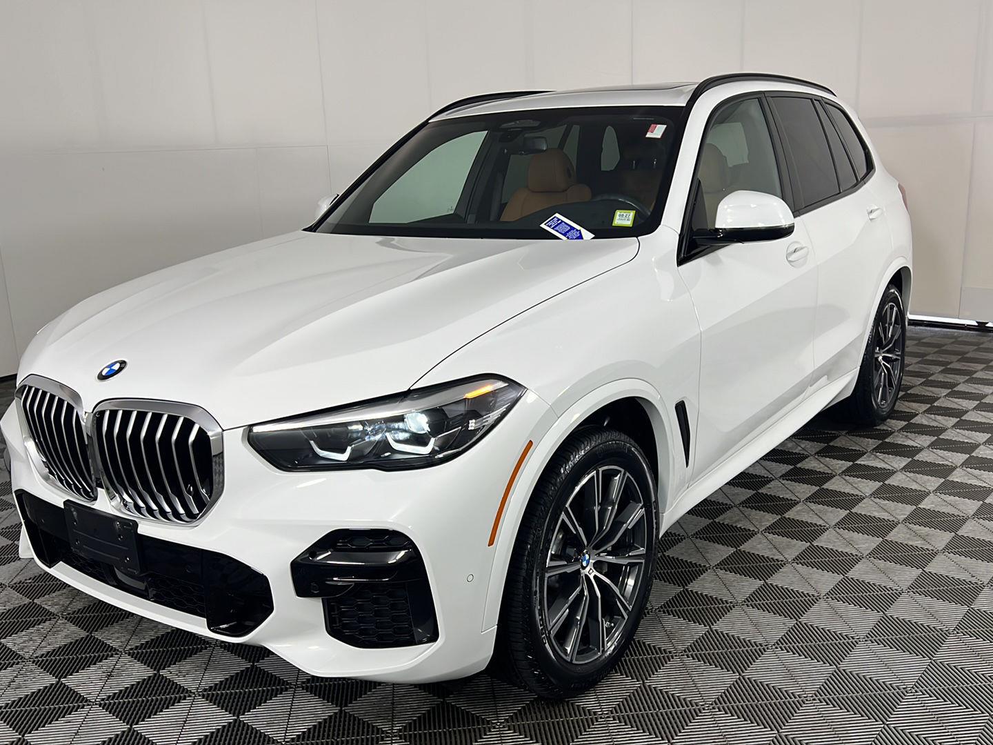 Certified Used 2023 Alpine White BMW xDrive40i image 13