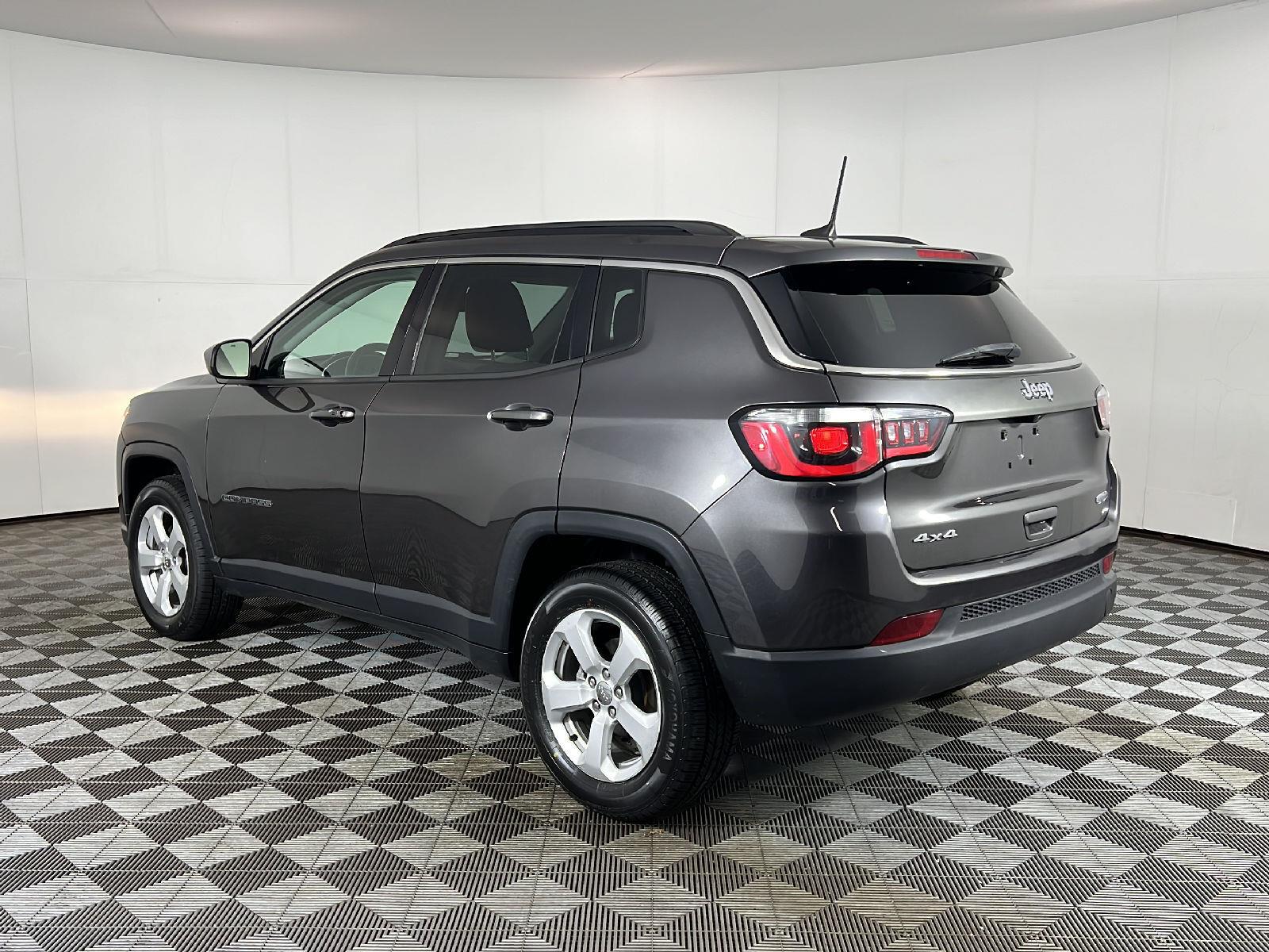 Used 2017 Granite Crystal Metallic Clearcoat Jeep Latitude image 9