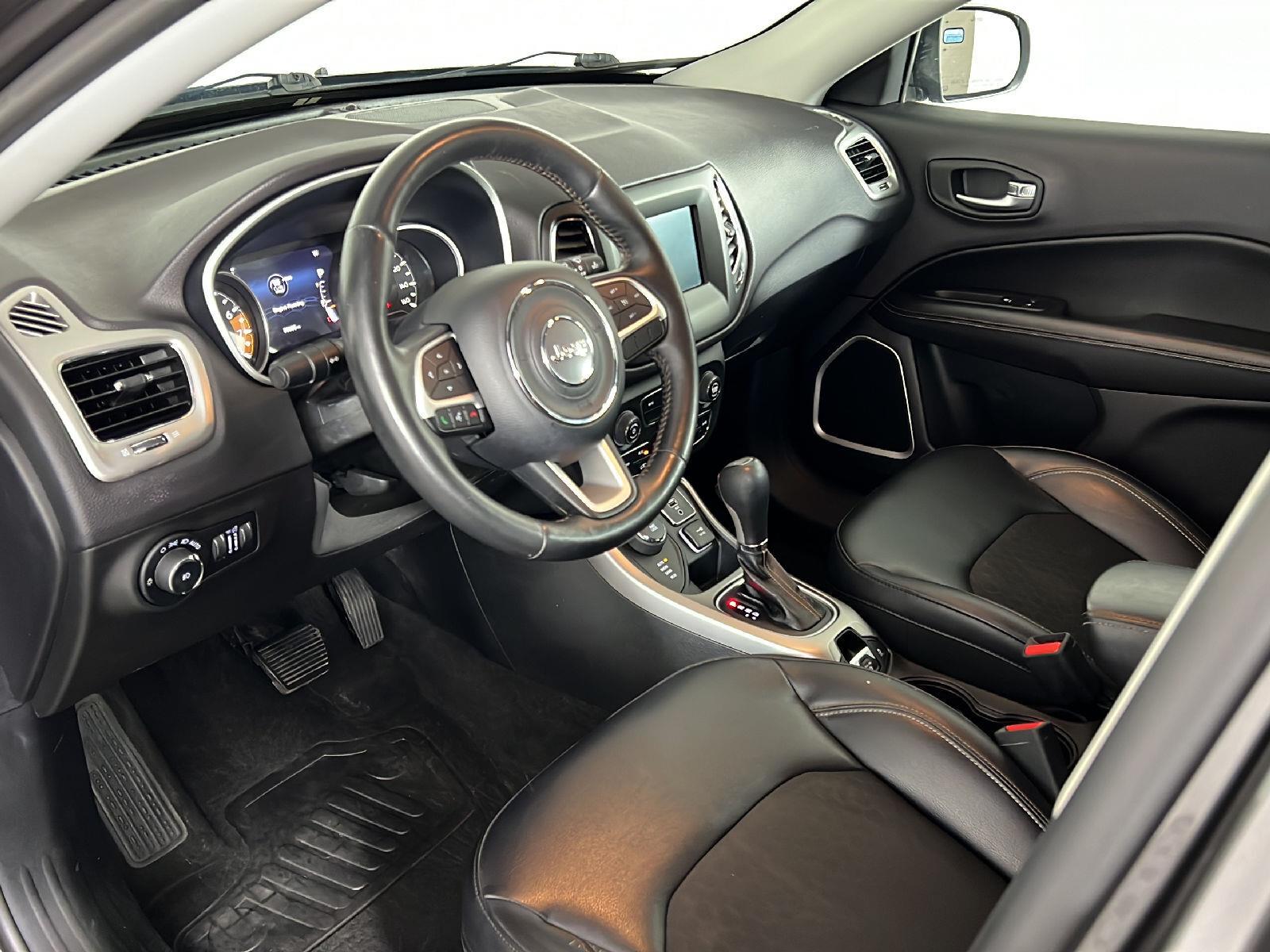 Used 2017 Granite Crystal Metallic Clearcoat Jeep Latitude image 2