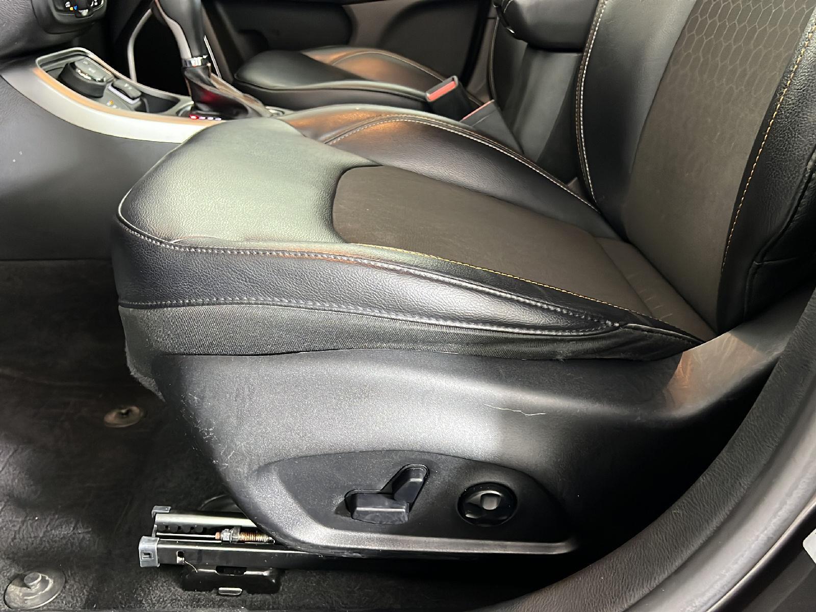 Used 2017 Granite Crystal Metallic Clearcoat Jeep Latitude image 15