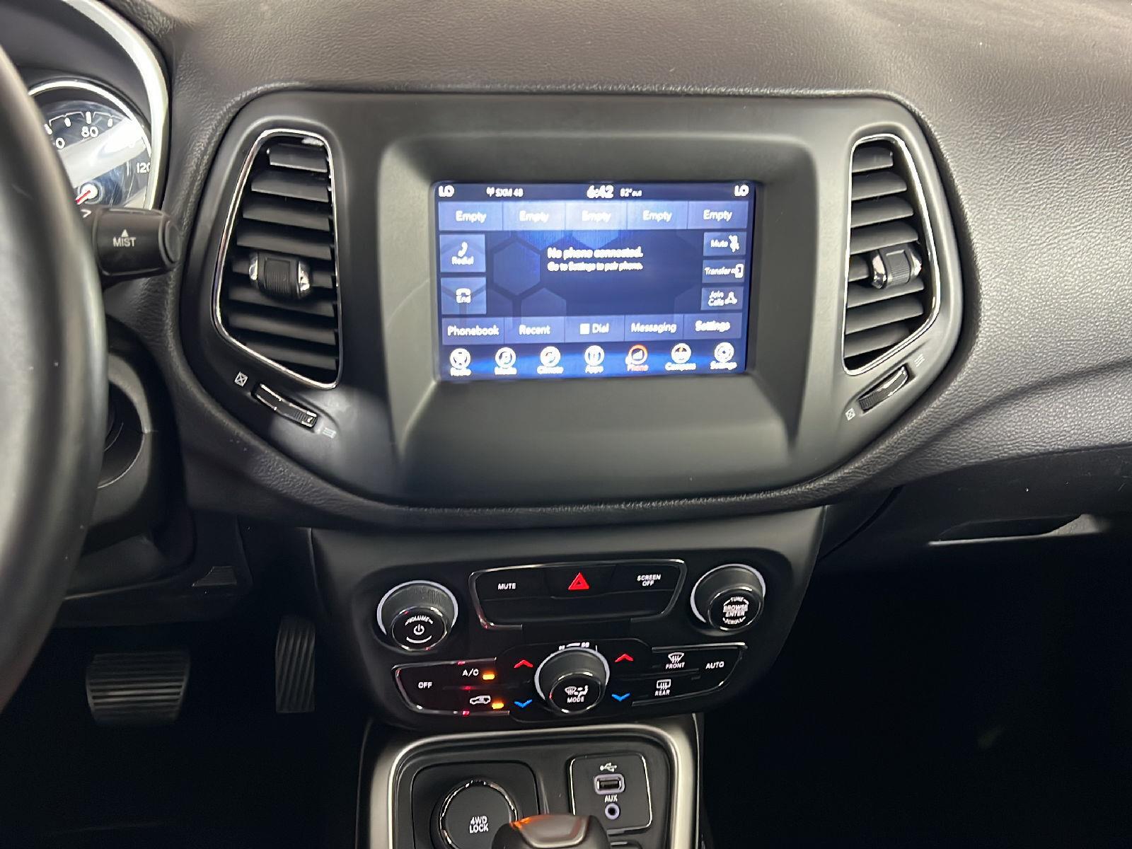 Used 2017 Granite Crystal Metallic Clearcoat Jeep Latitude image 10
