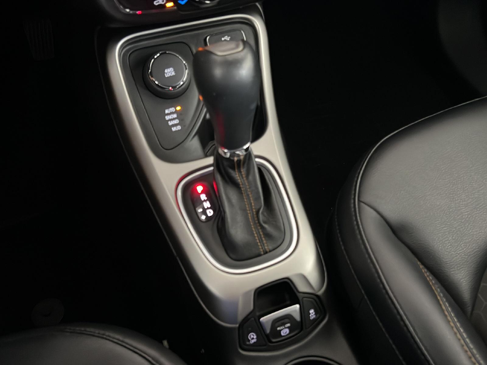 Used 2017 Granite Crystal Metallic Clearcoat Jeep Latitude image 19