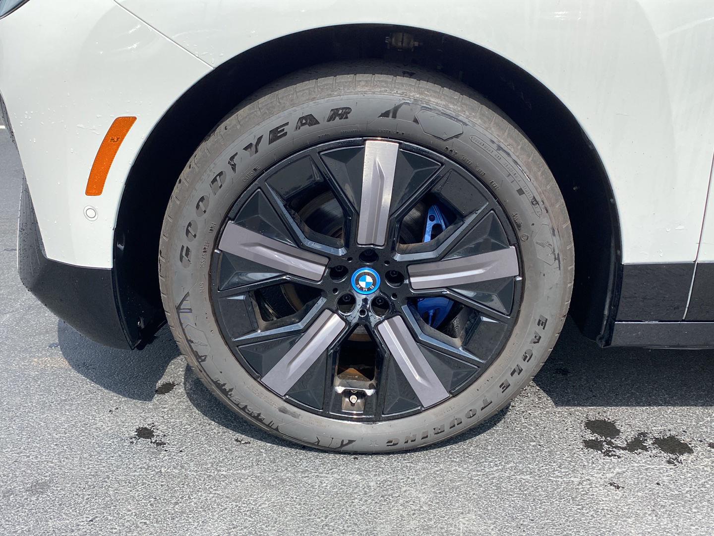 Certified Used 2024 Wh Bmw  image 9