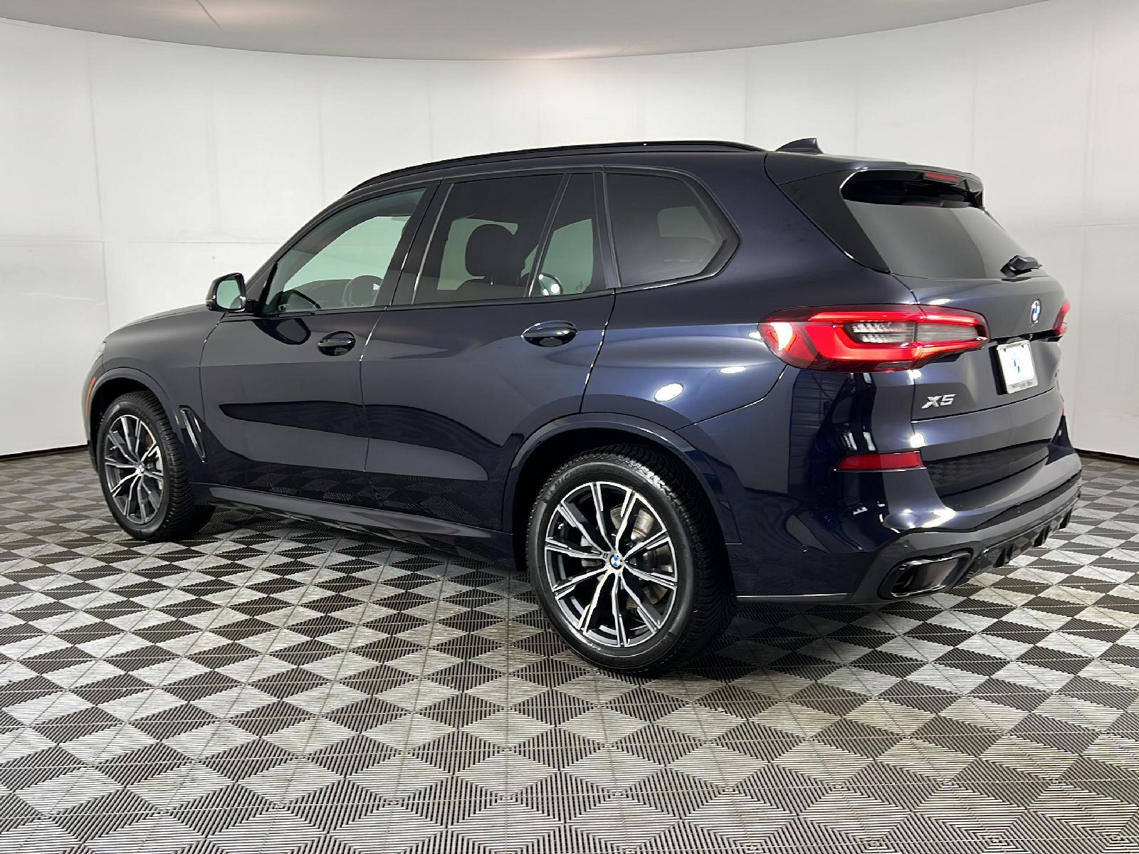 Used 2023 Carbon Black Metallic BMW xDrive40i image 9