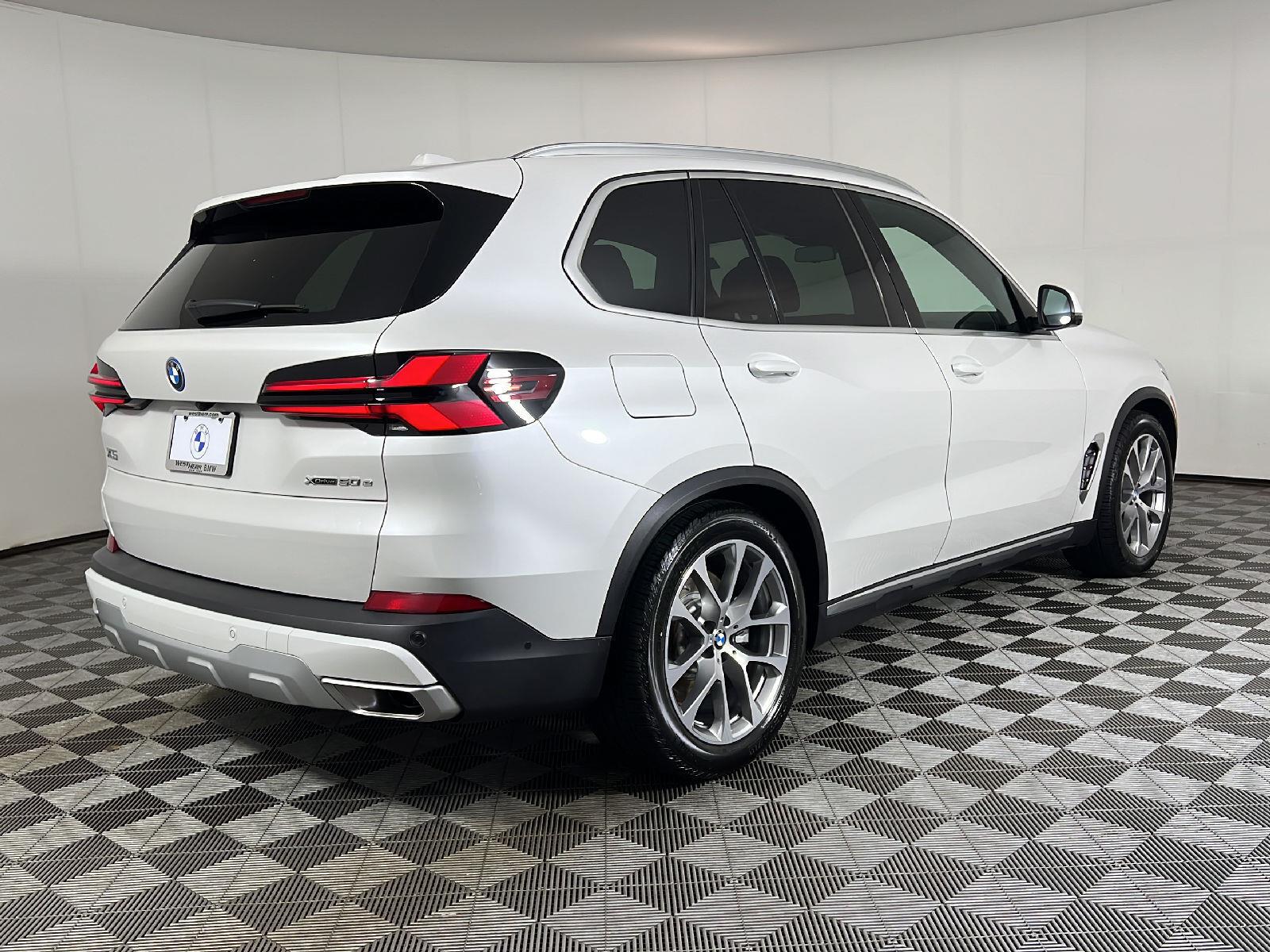 New 2026 Mineral White Metallic BMW xDrive50e image 3