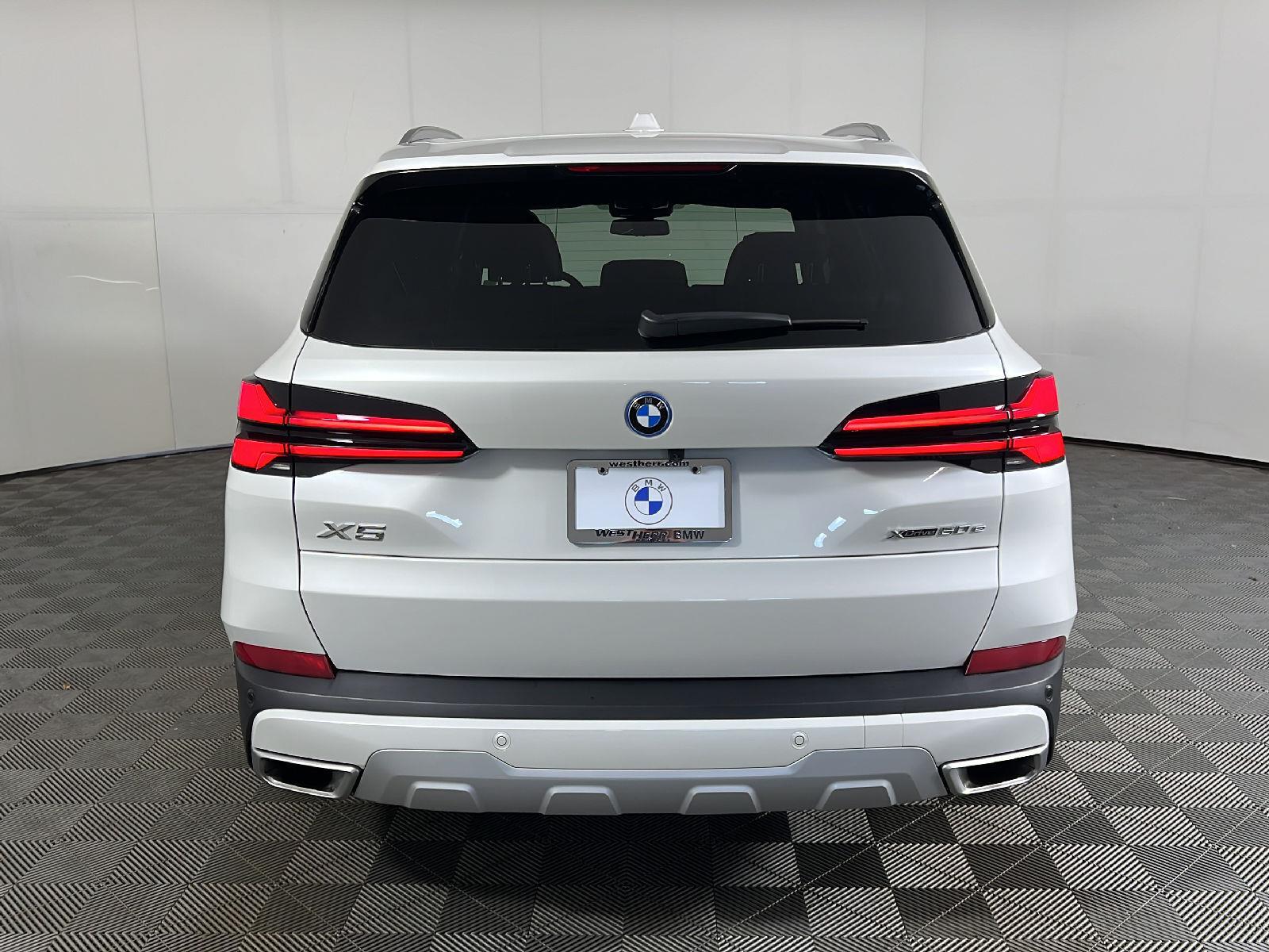 New 2026 Mineral White Metallic BMW xDrive50e image 4