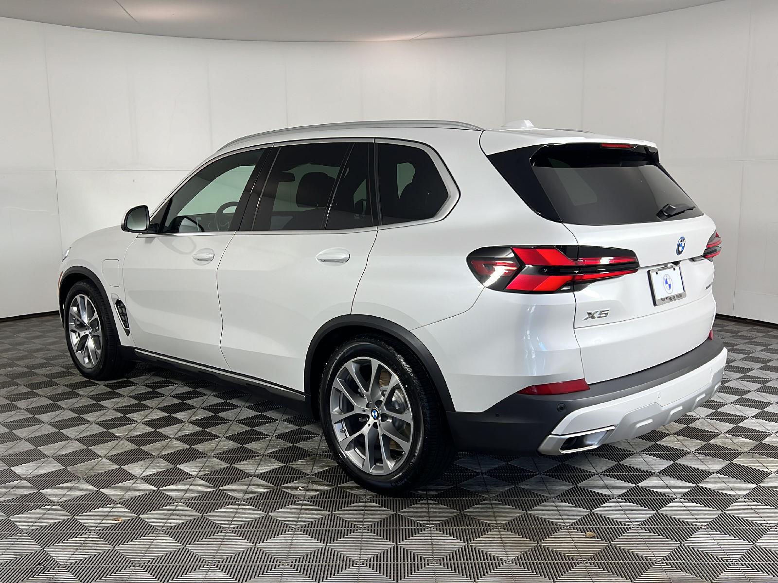 New 2026 Mineral White Metallic BMW xDrive50e image 5