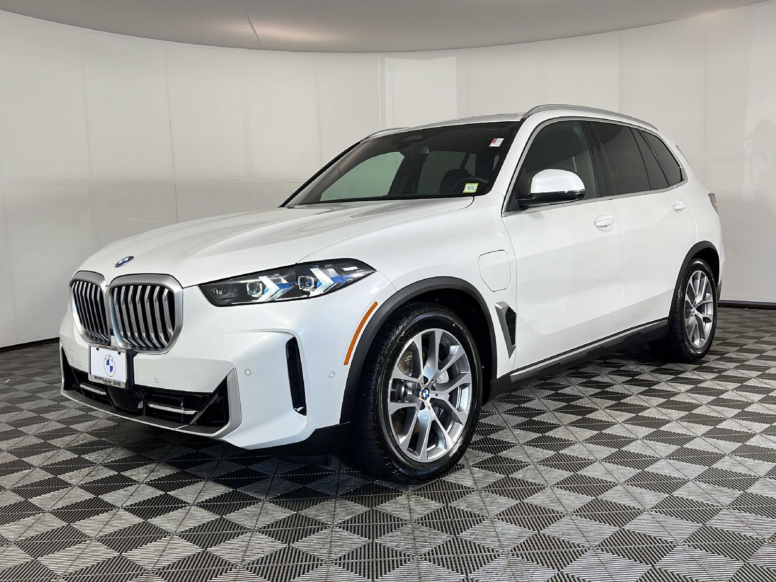 New 2026 Mineral White Metallic BMW xDrive50e image 6
