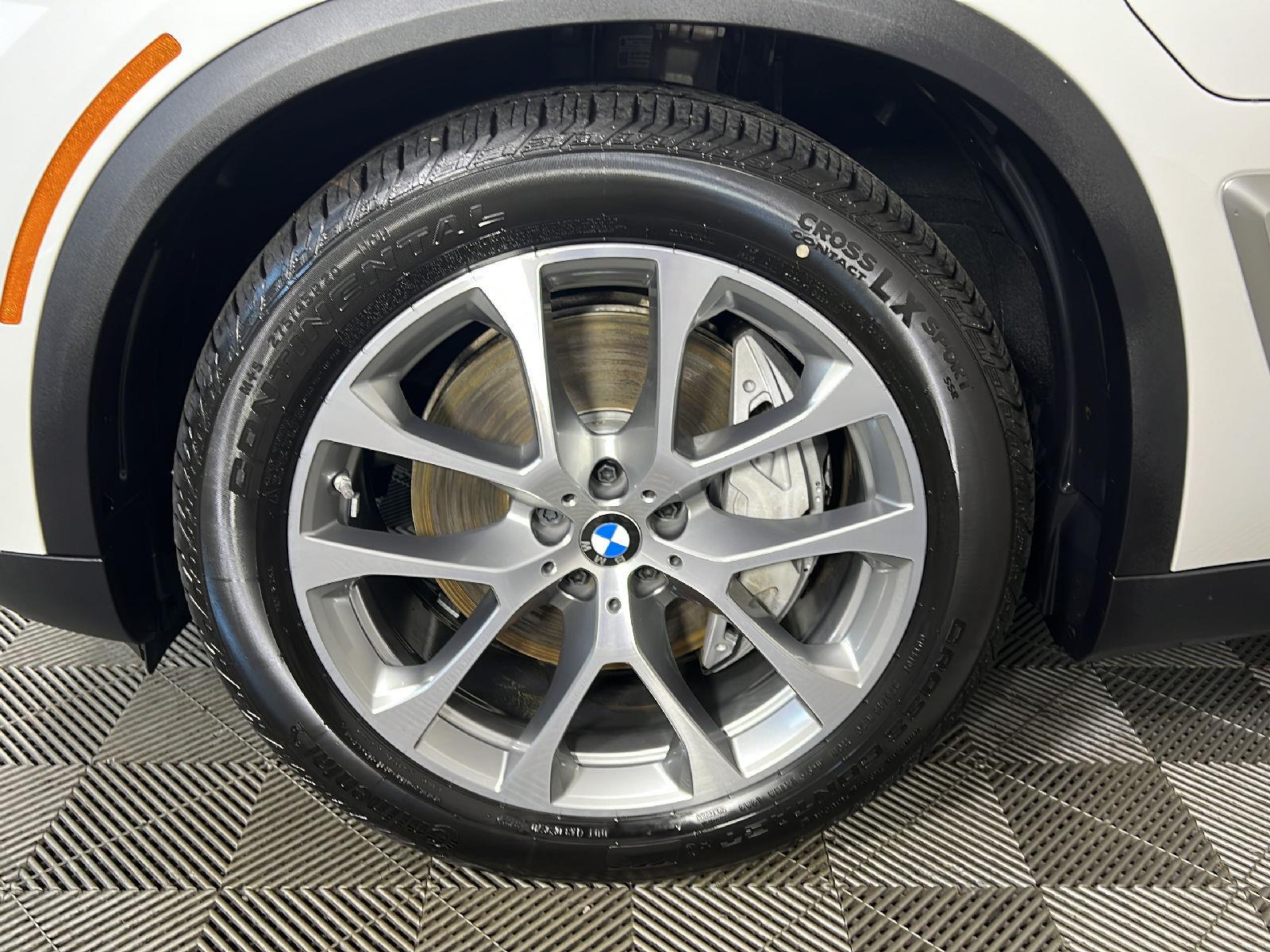 New 2026 Mineral White Metallic BMW xDrive50e image 8