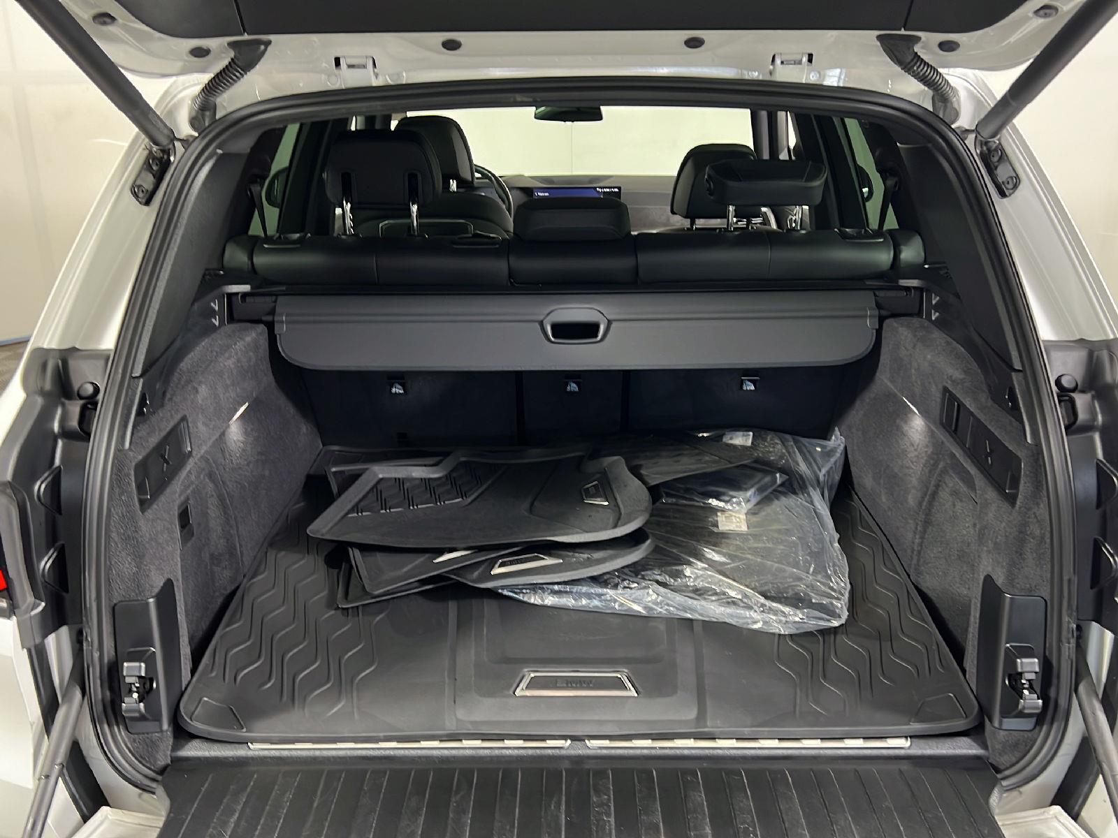 New 2026 Mineral White Metallic BMW xDrive50e image 21