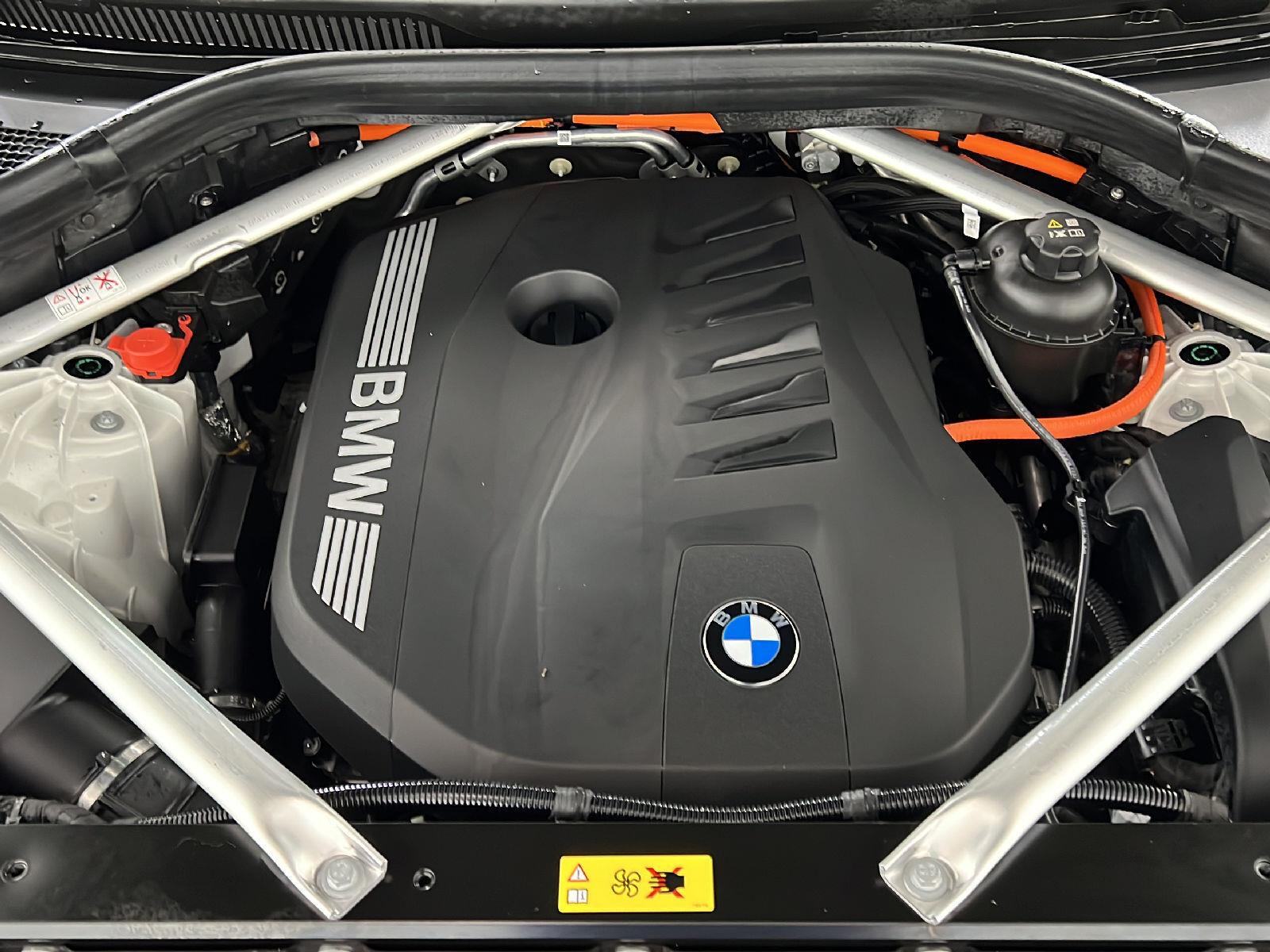 New 2026 Mineral White Metallic BMW xDrive50e image 23