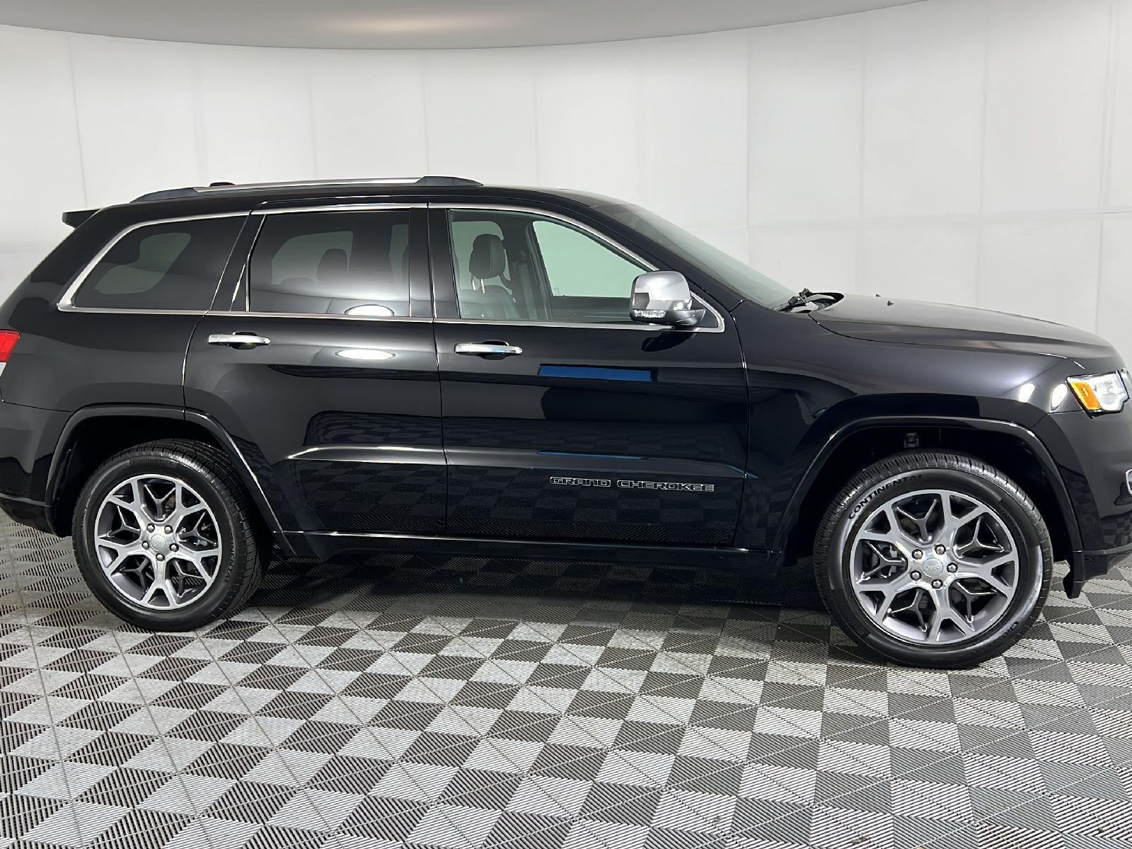 Used 2020 Diamond Black Crystal Pearlcoat Jeep Overland image 3