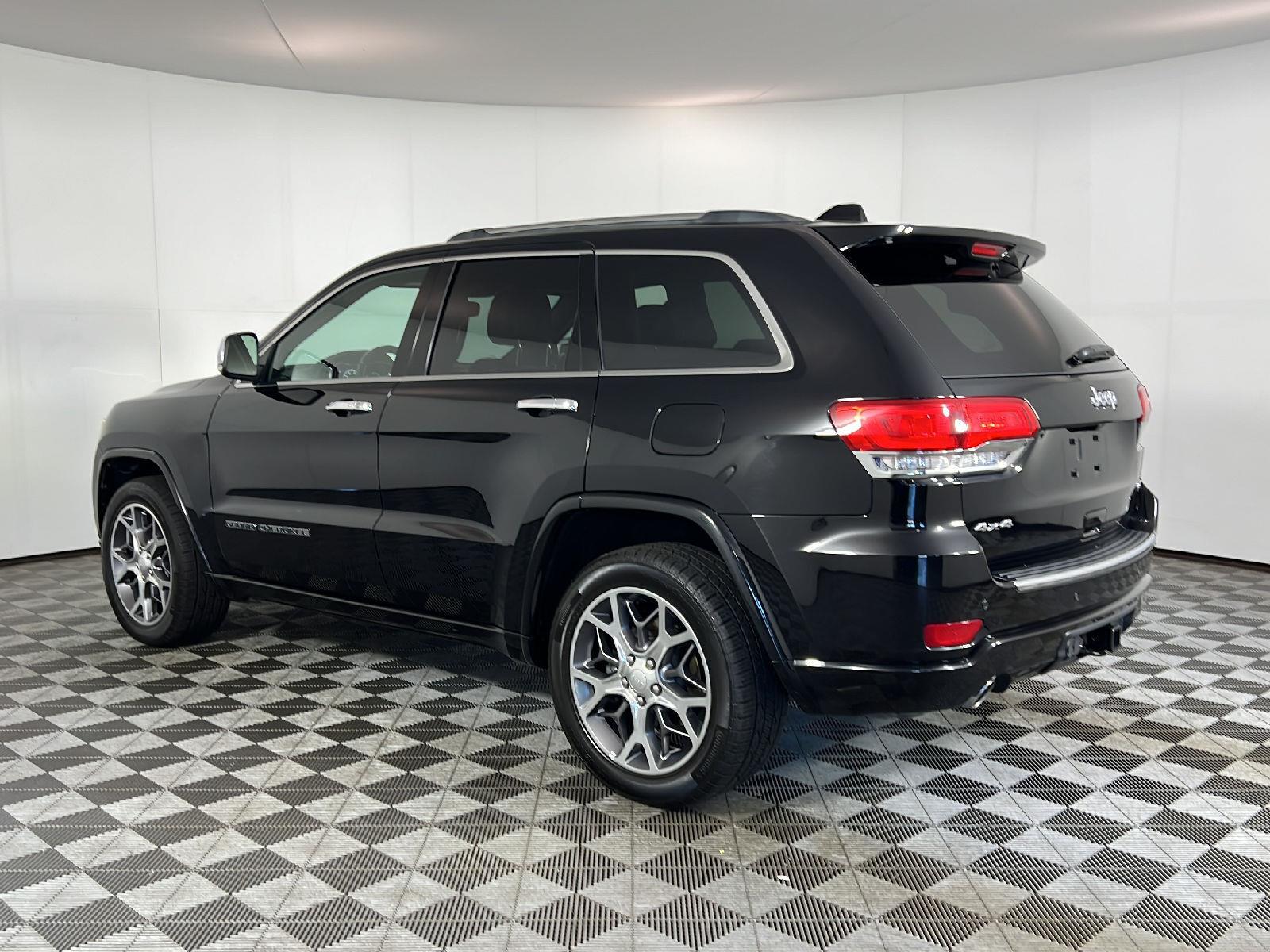 Used 2020 Diamond Black Crystal Pearlcoat Jeep Overland image 9
