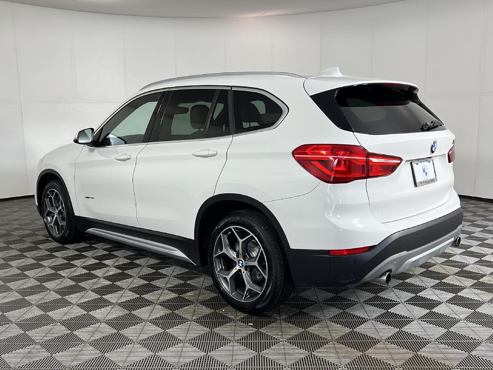 Used 2018 Alpine White Bmw  image 9
