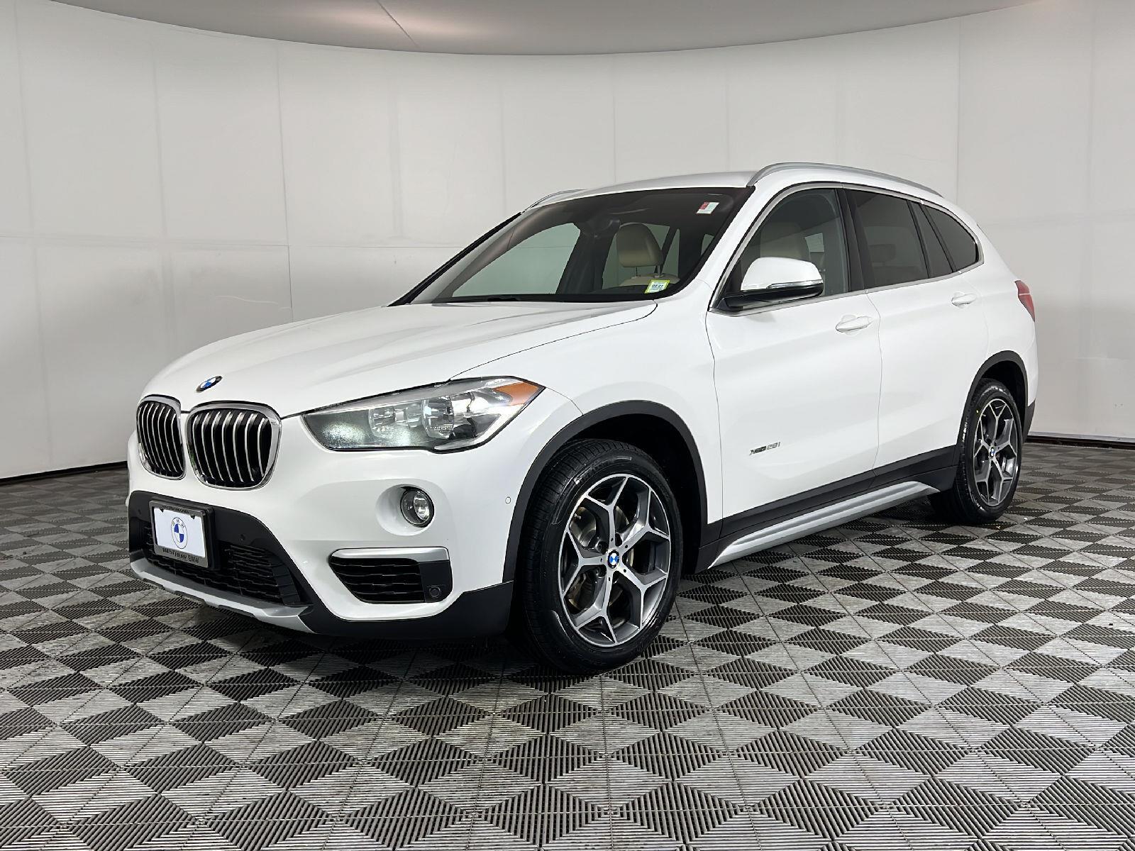 Used 2018 Alpine White Bmw  image 12