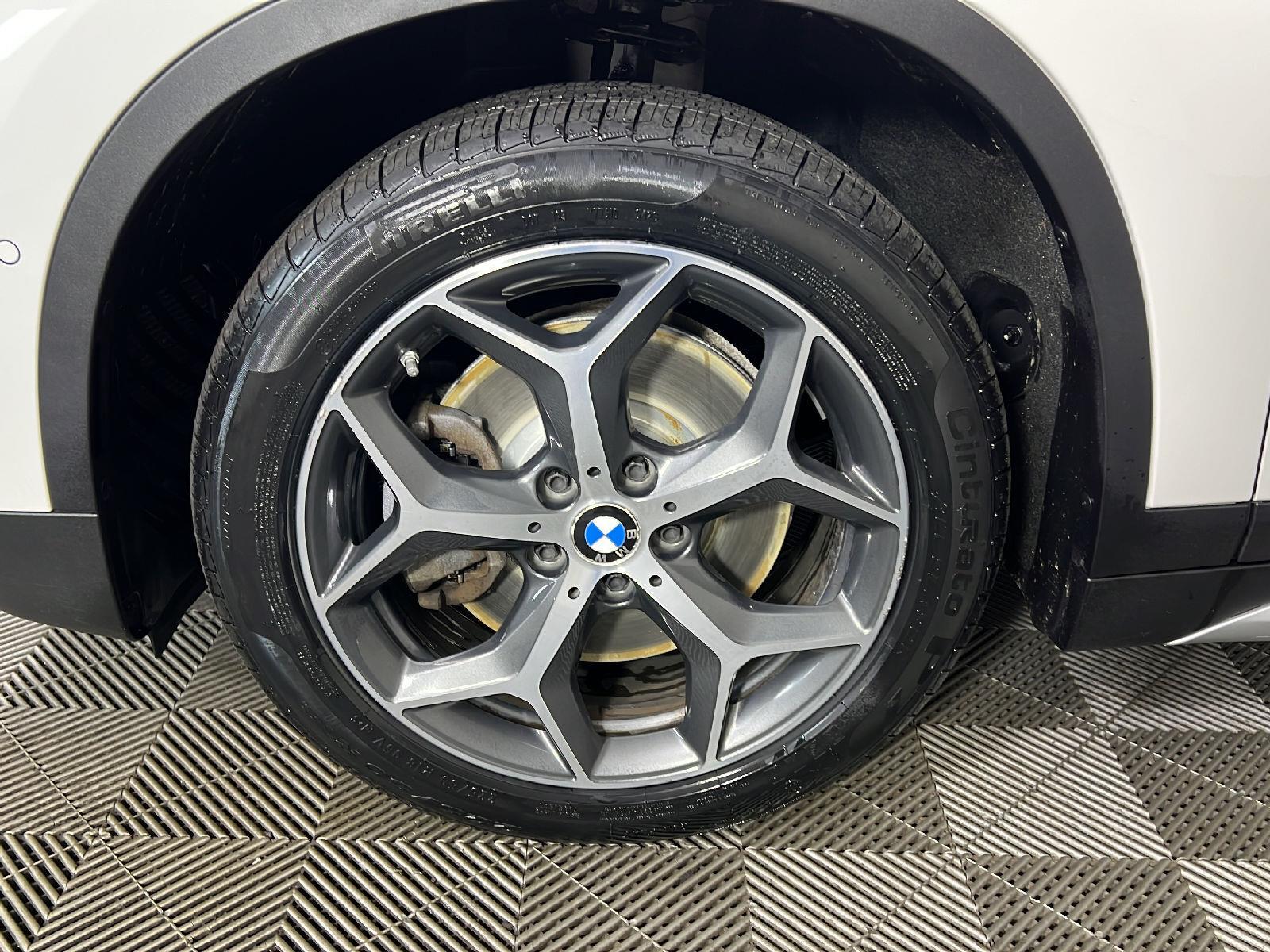 Used 2018 Alpine White Bmw  image 14