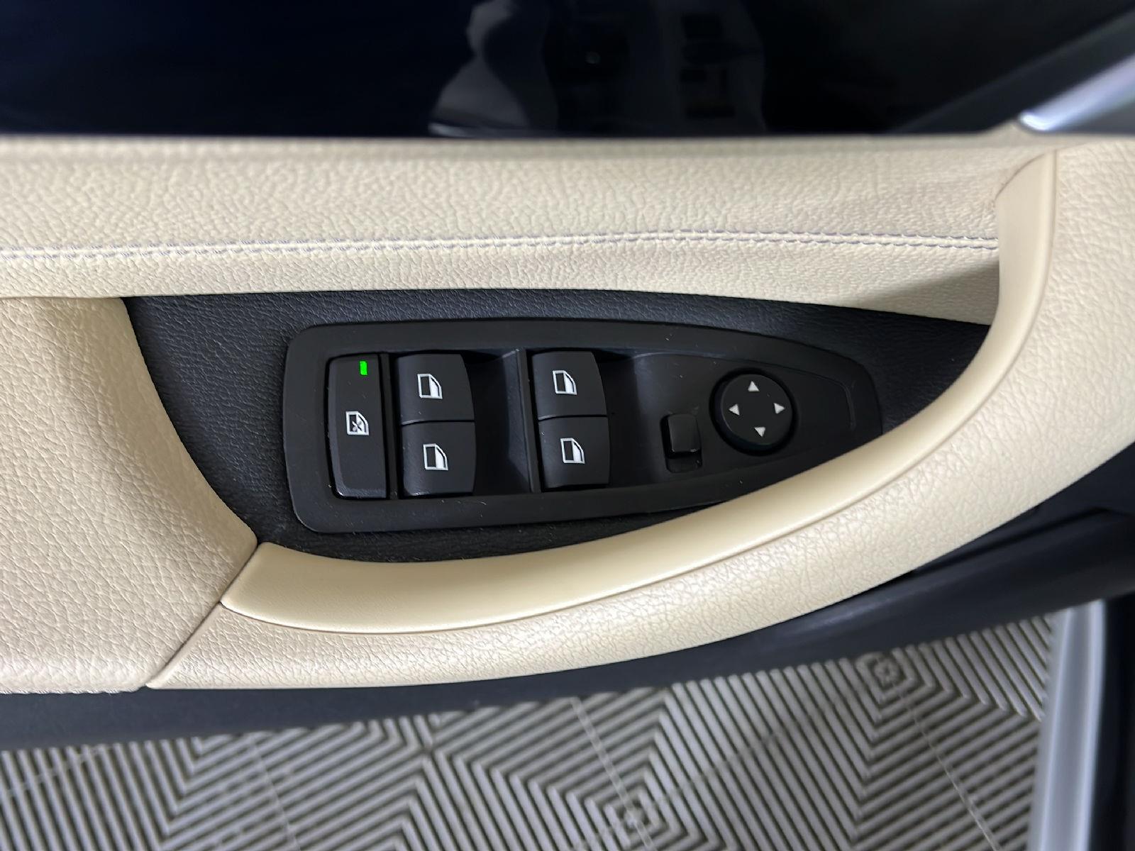 Used 2018 Alpine White Bmw  image 16