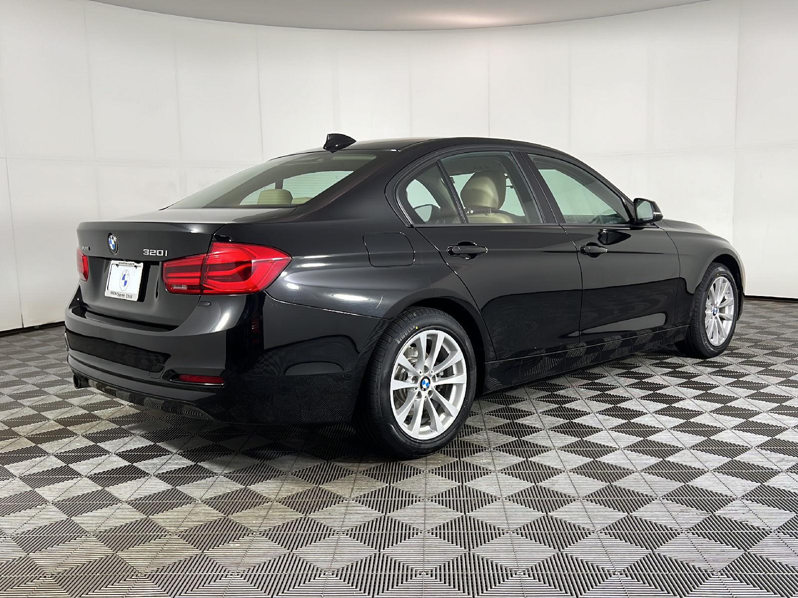 Used 2018 Jet Black BMW 320i xDrive image 5