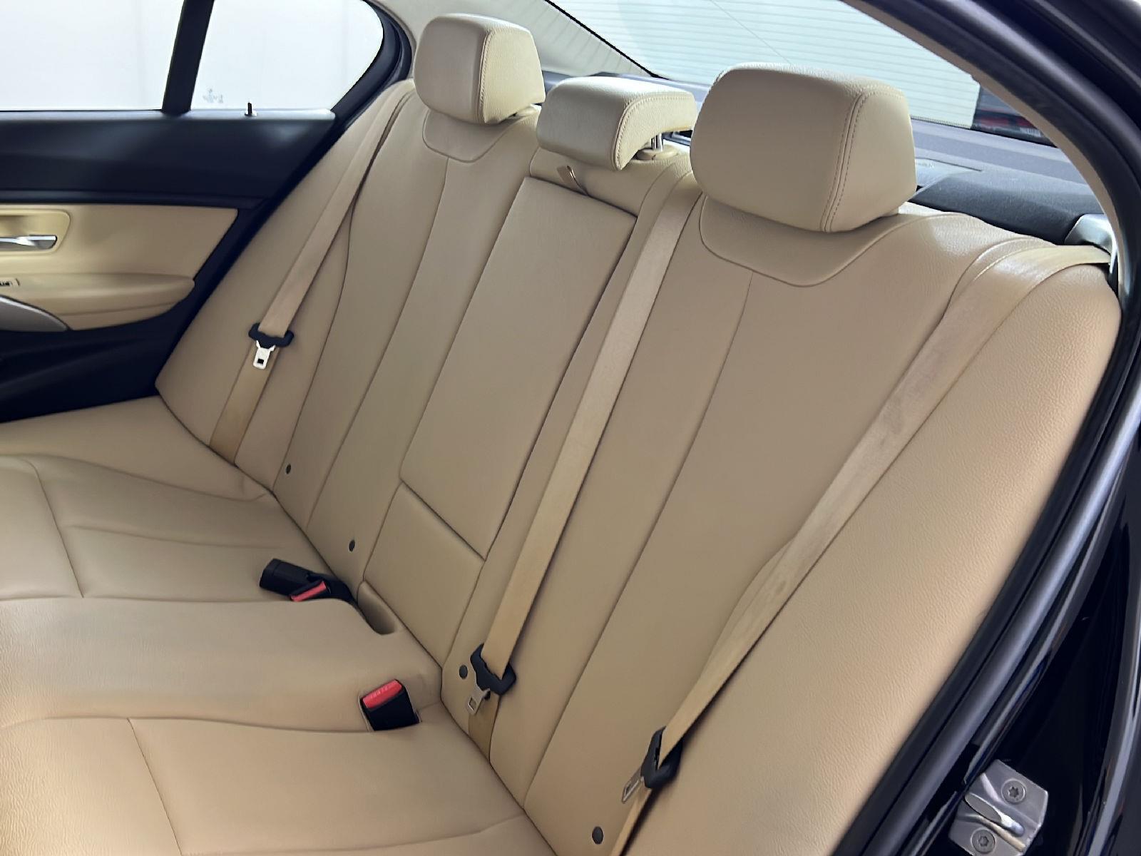 Used 2018 Jet Black BMW 320i xDrive image 4
