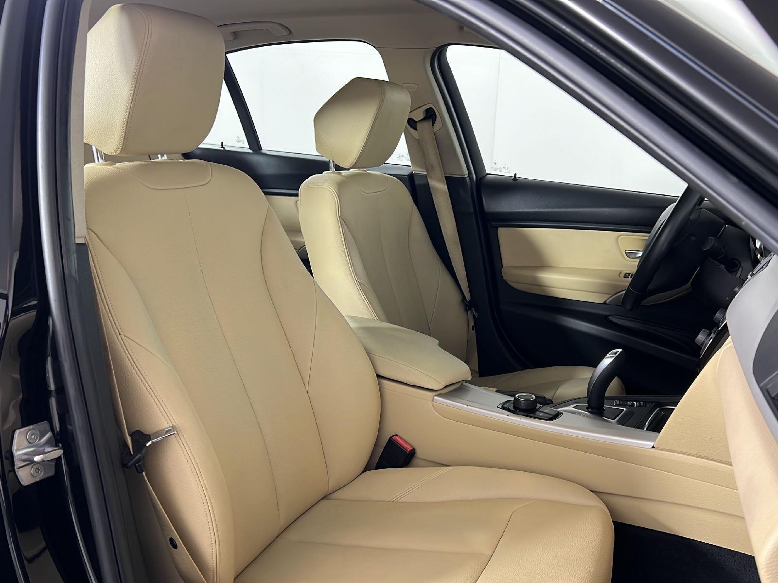 Used 2018 Jet Black BMW 320i xDrive image 21