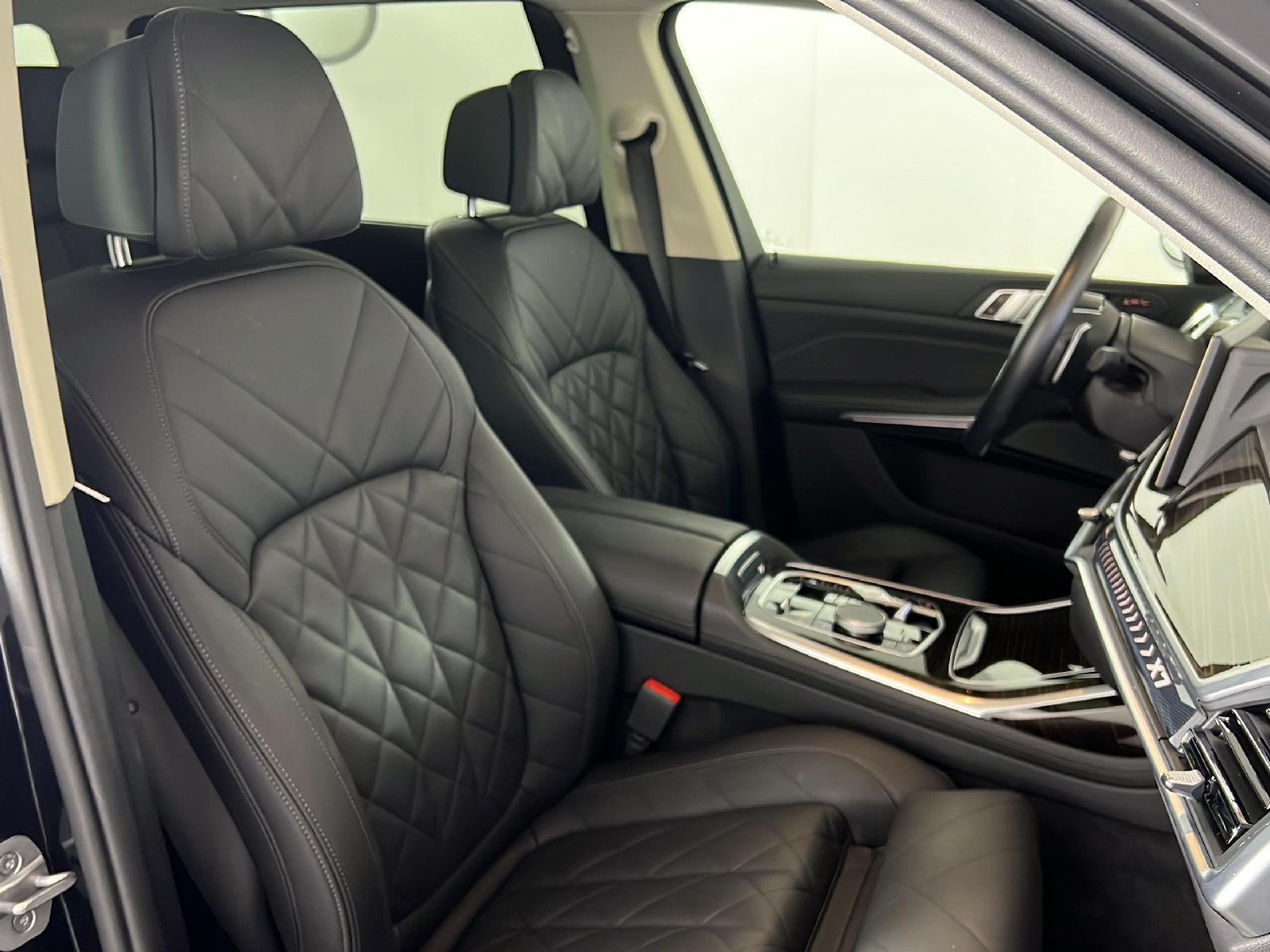 Used 2024 Black Sapphire Metallic BMW xDrive40i image 25