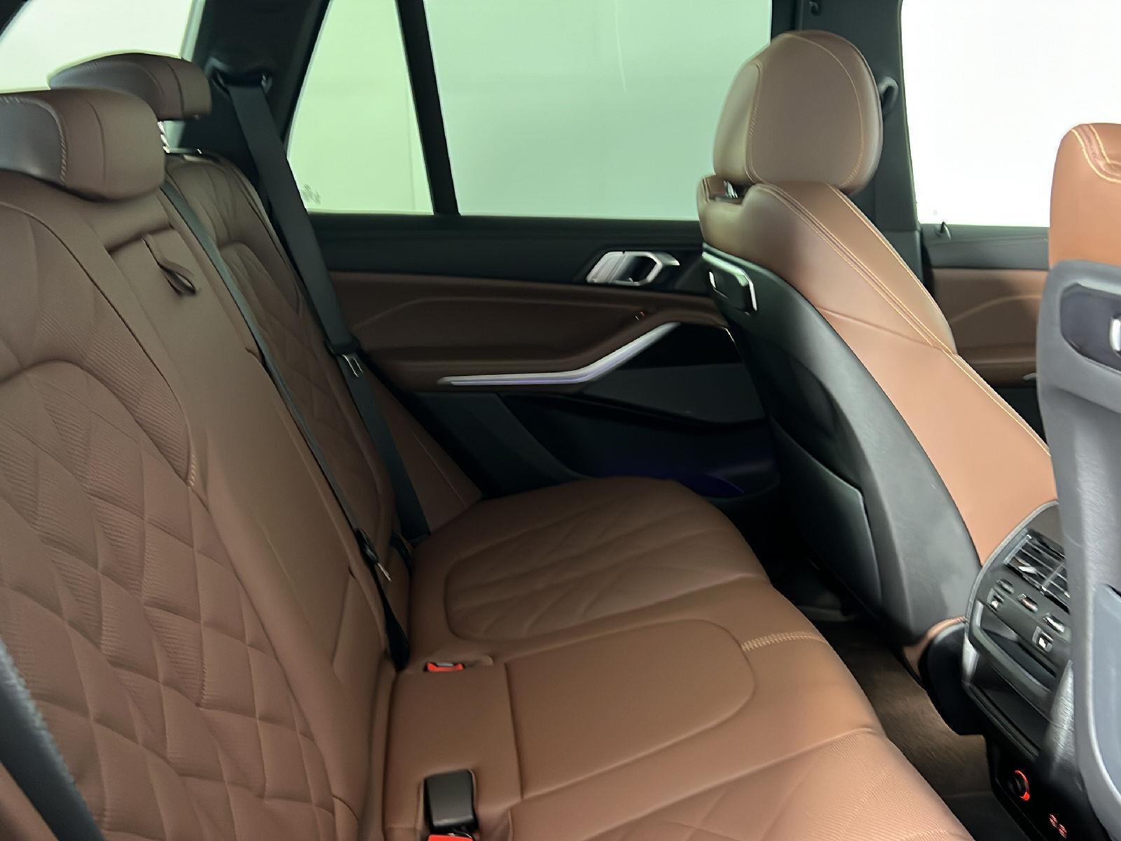 Used 2025 Black Sapphire Metallic BMW xDrive40i image 4