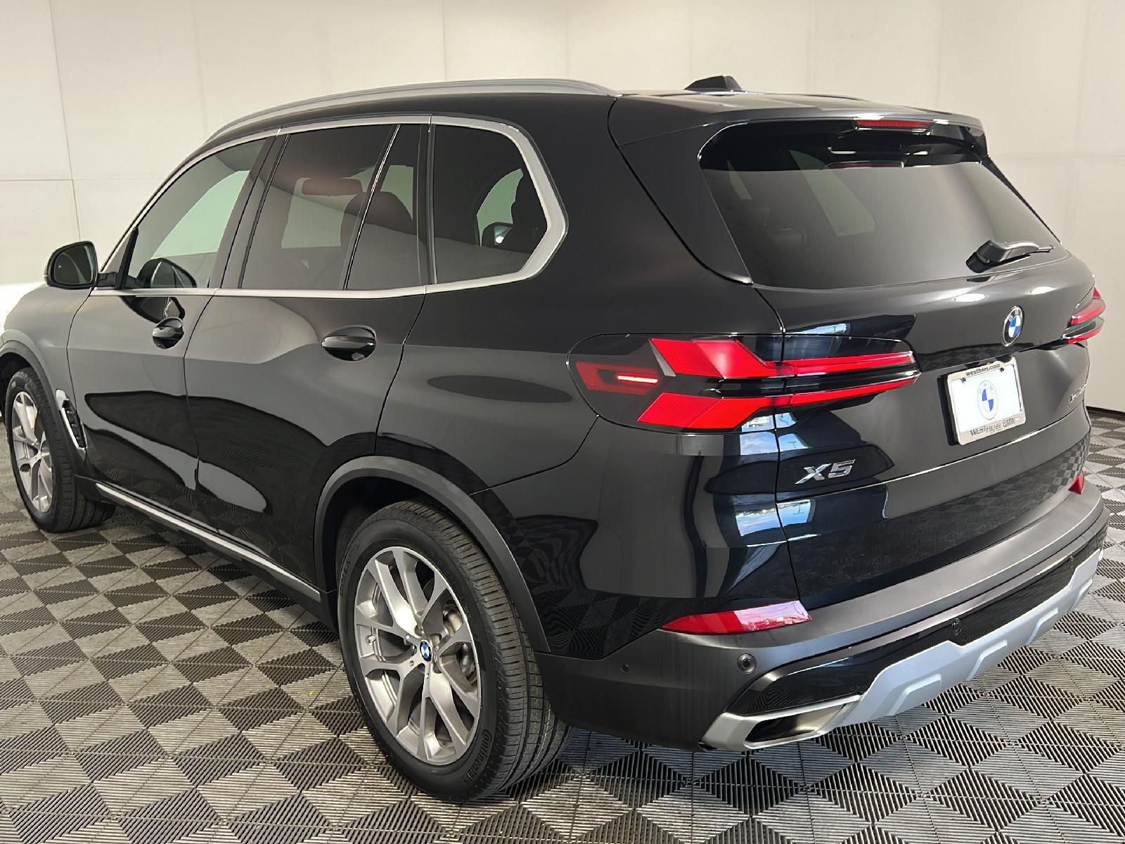 Used 2025 Black Sapphire Metallic BMW xDrive40i image 3