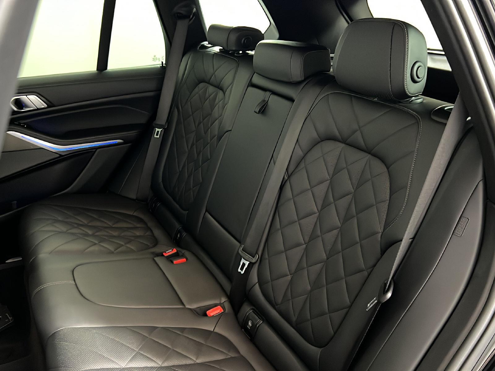 Used 2023 Black Sapphire Metallic BMW xDrive40i image 4