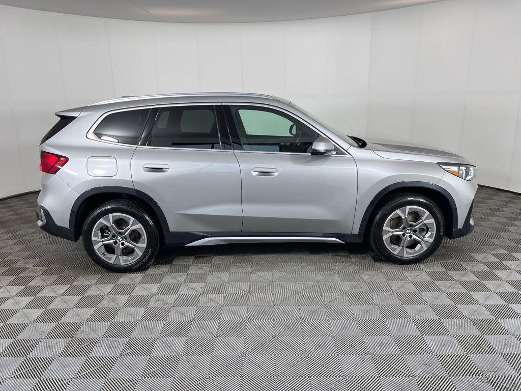 New 2026 Silver Metallic BMW xDrive28i image 4