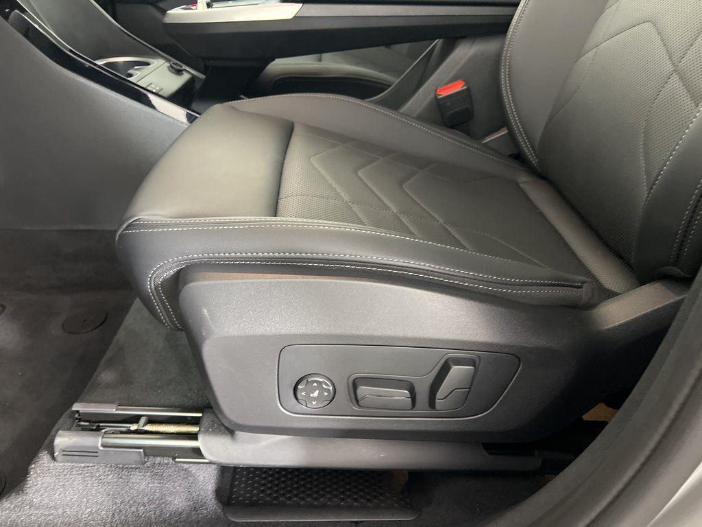 New 2026 Silver Metallic BMW xDrive28i image 14