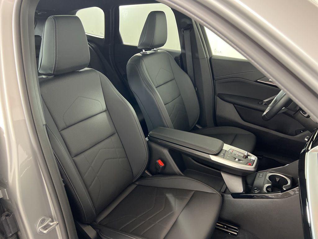 New 2026 Silver Metallic BMW xDrive28i image 24