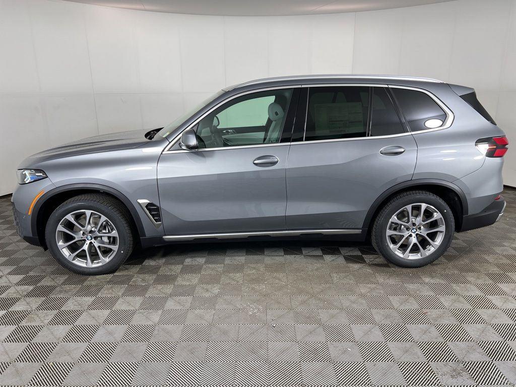 New 2026 Gray Metallic BMW xDrive40i image 4